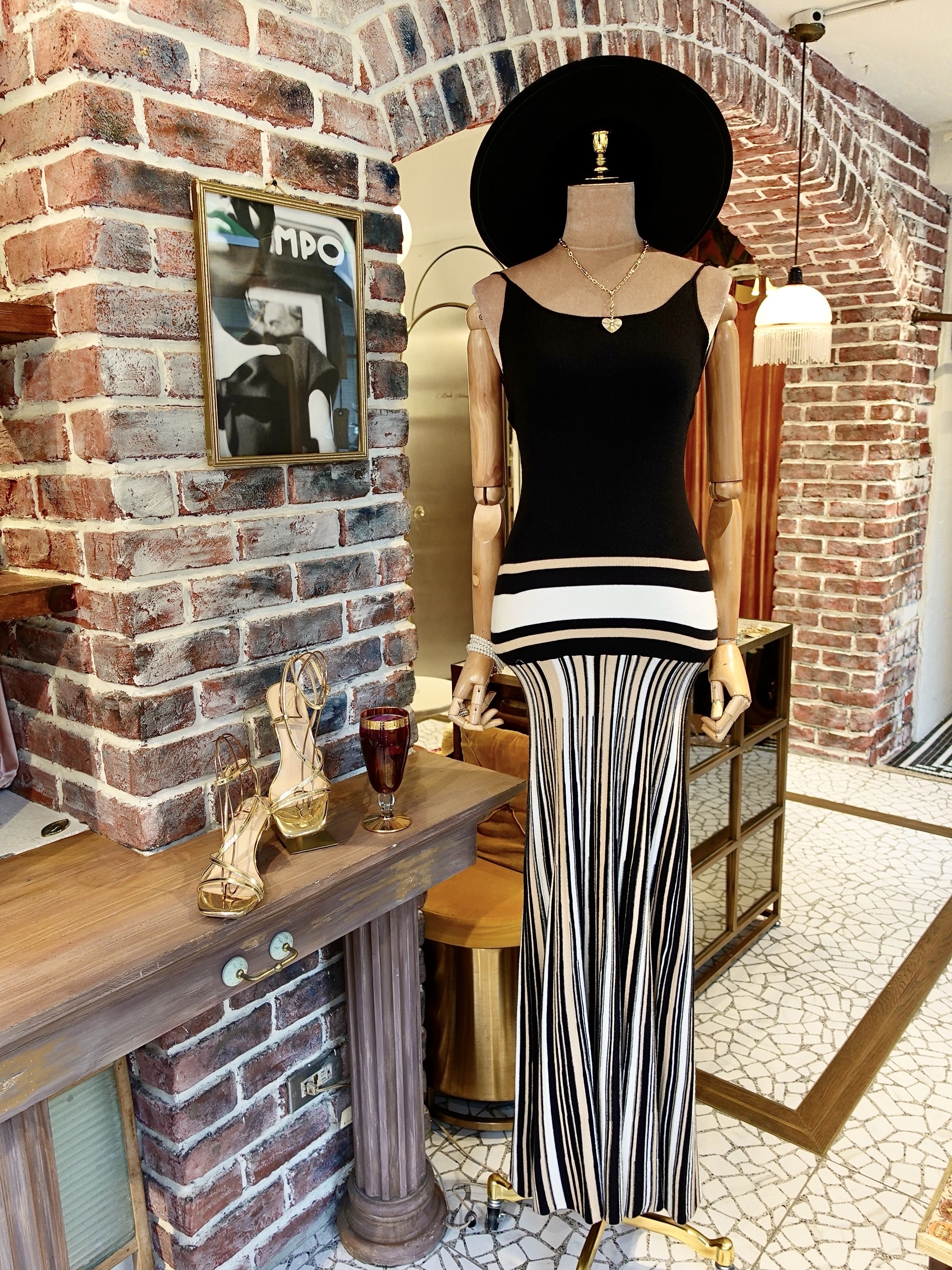 Black Dream黑色露背綁帶條紋針織Maxi Dress