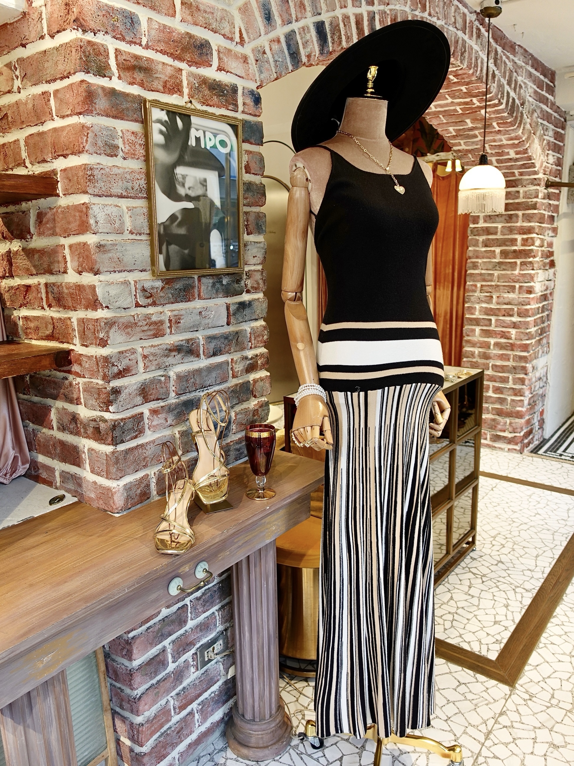 Black Dream黑色露背綁帶條紋針織Maxi Dress