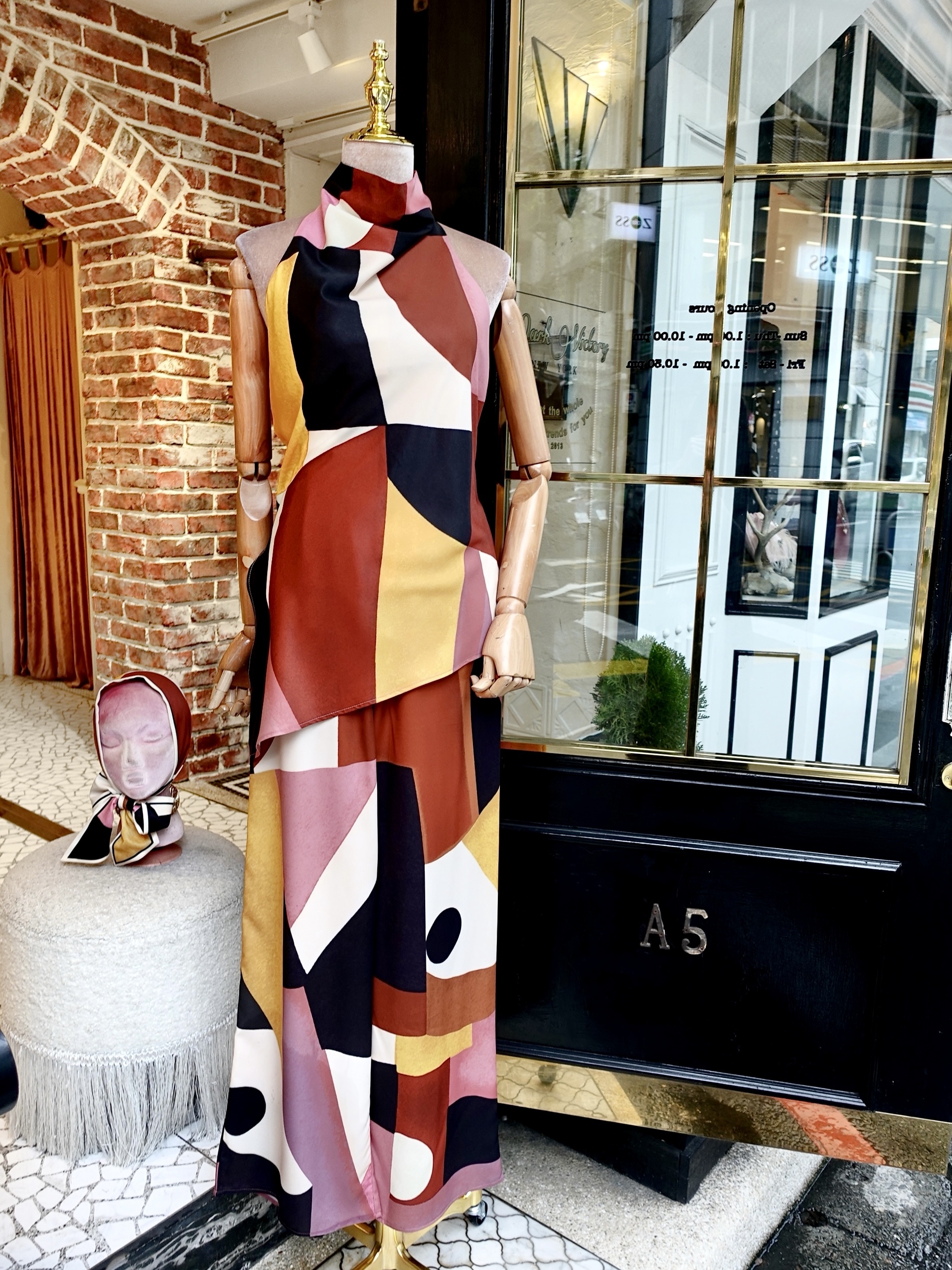 Cobana紅黃色塊印花緞面露背上衣+長褲+頭巾 3件式套裝