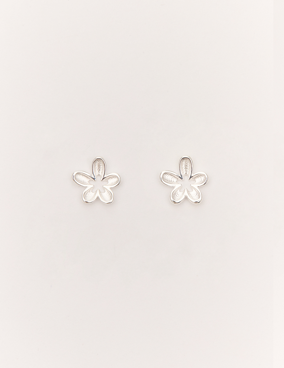 【925純銀】韓系鏤空小花。針式耳環(銀)