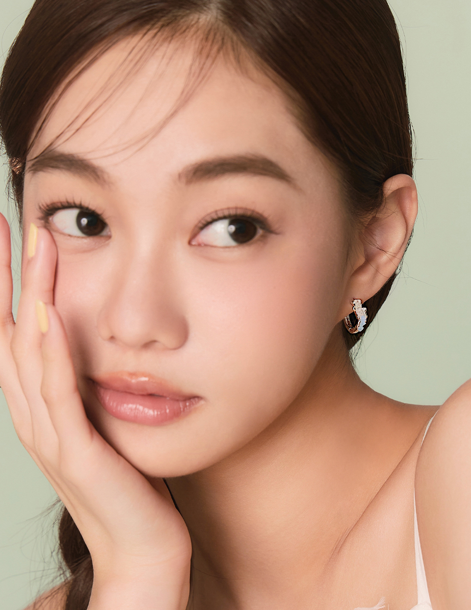 清透水晶。針式耳環