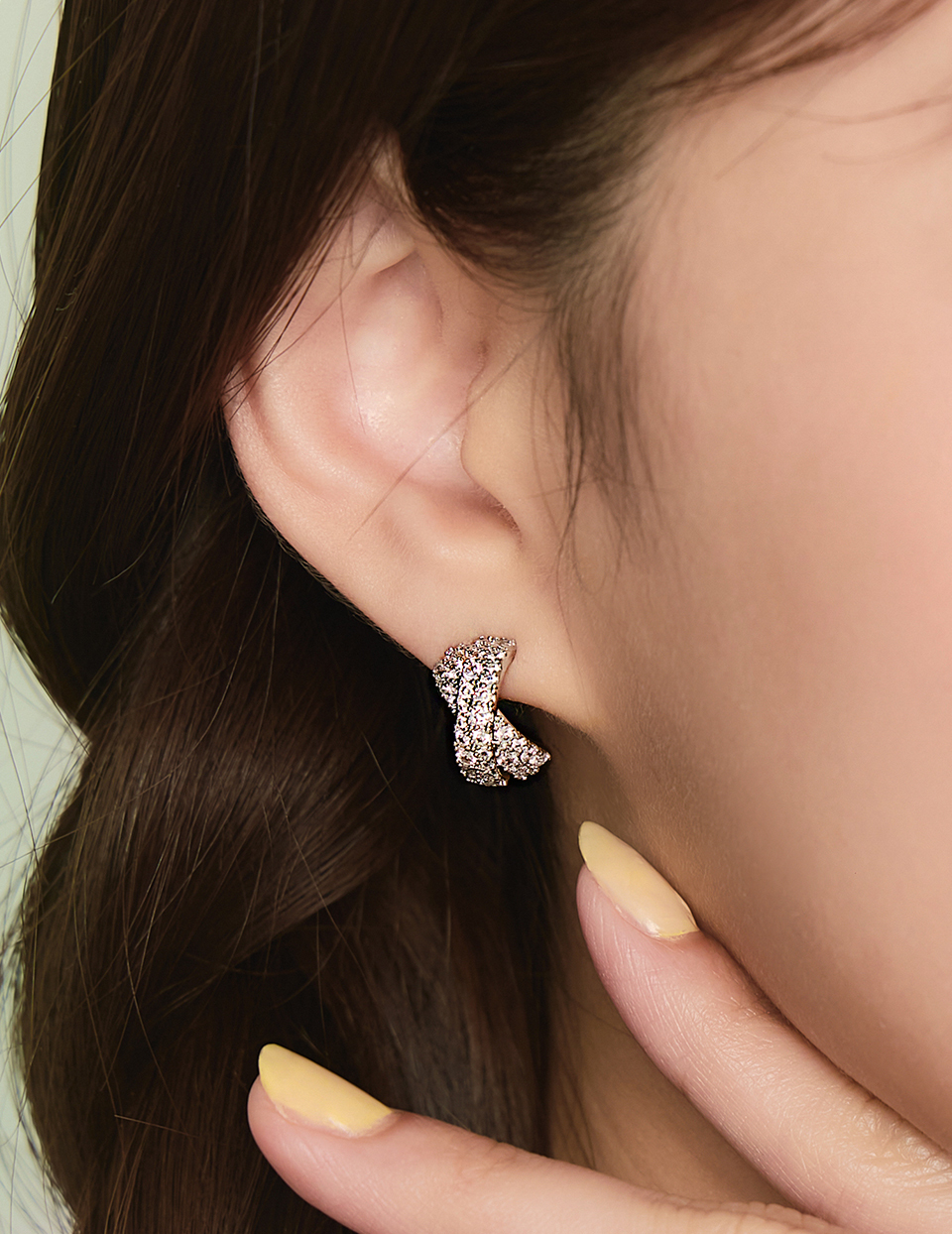 華麗交叉排鑽。針式耳環