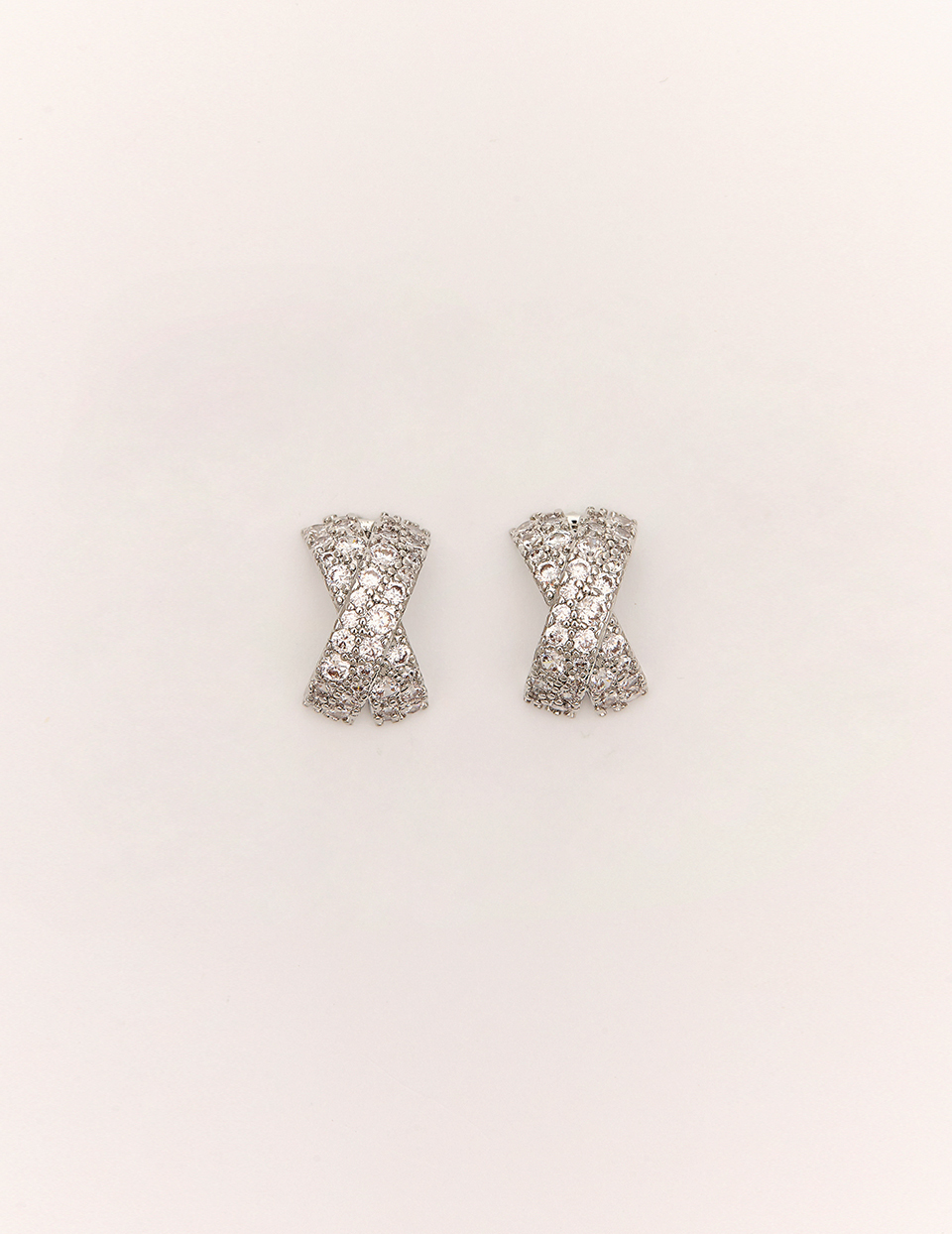 華麗交叉排鑽。針式耳環