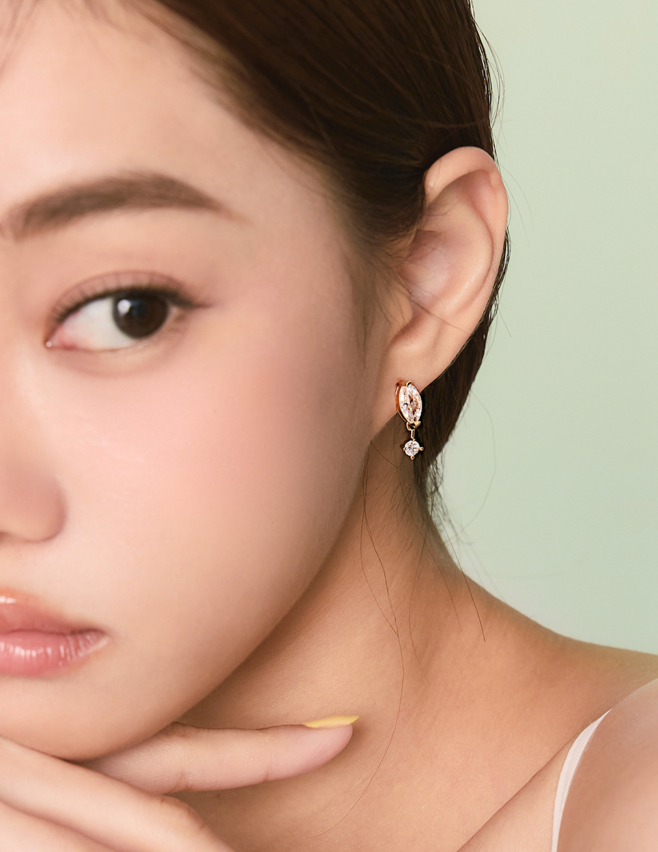 輕奢垂墜閃鑽。針式耳環