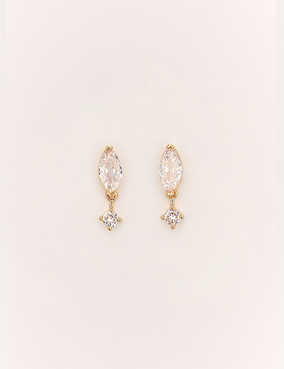 輕奢垂墜閃鑽。針式耳環