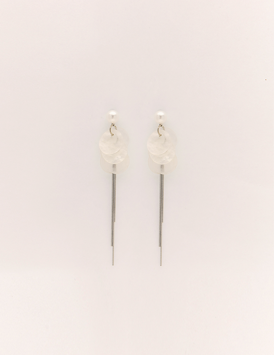 微光珍珠流蘇。針式耳環