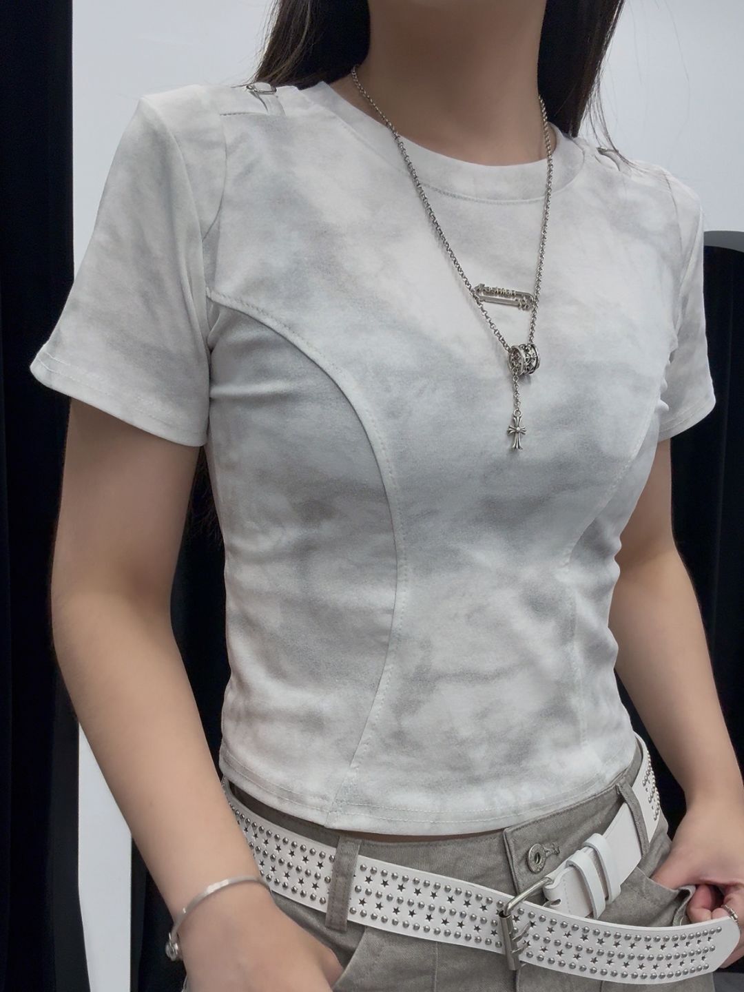 水墨暈染鐵牌造型上衣