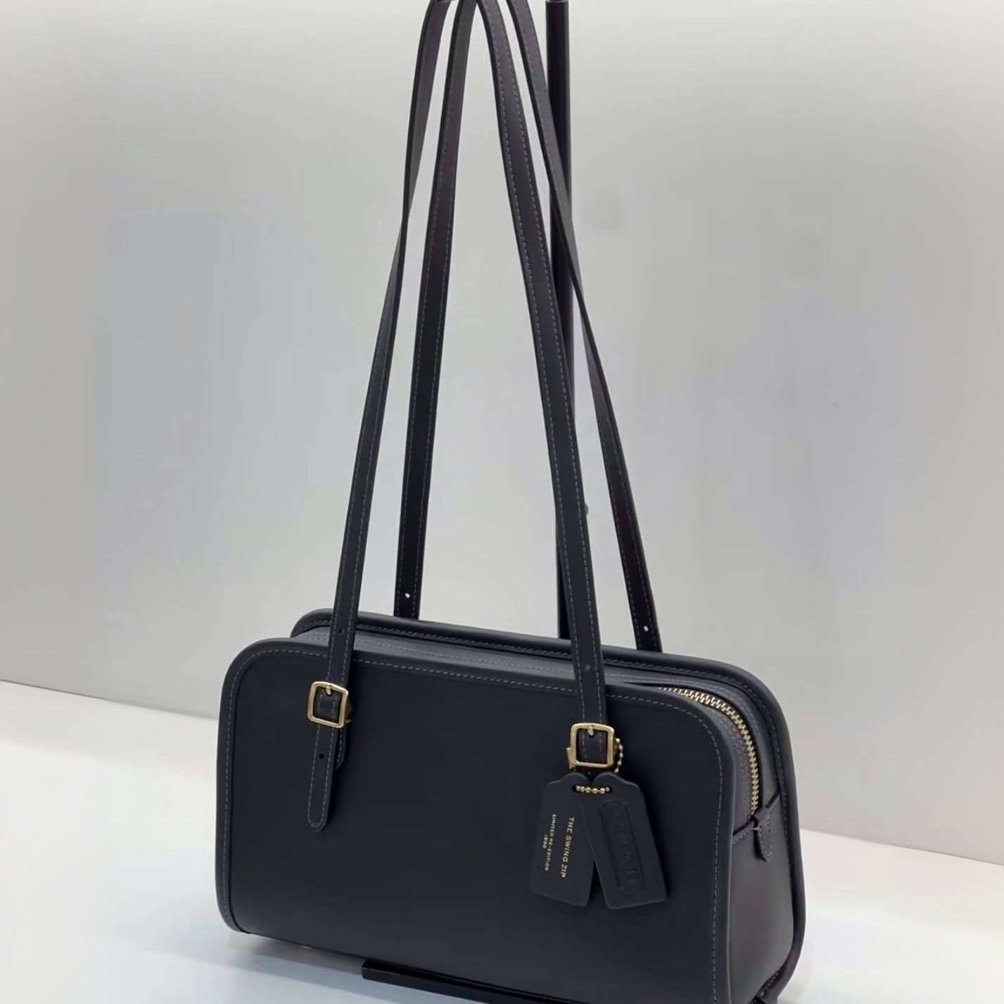 限時代購🖤Coach Swing Zip 20 經典保齡球肩背包 手提包 腋下包