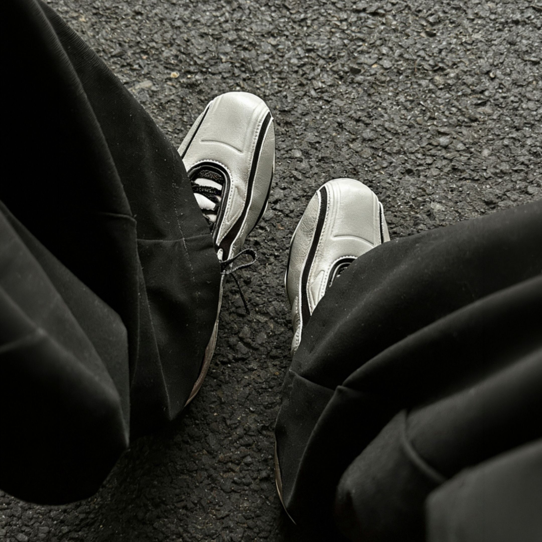 NICEDAY 代購 Adidas originals x Mercedes AMG Petronas F1 Team ADIRACER 銀黑 賓士聯名 金屬質感 JQ7028