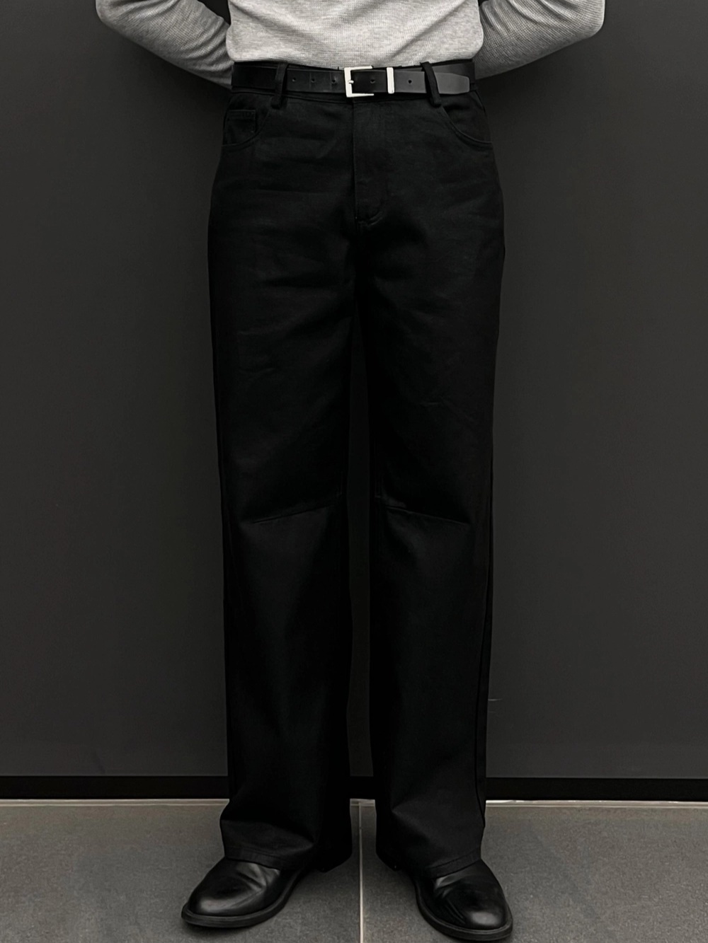 黑色塗層寬鬆牛仔褲