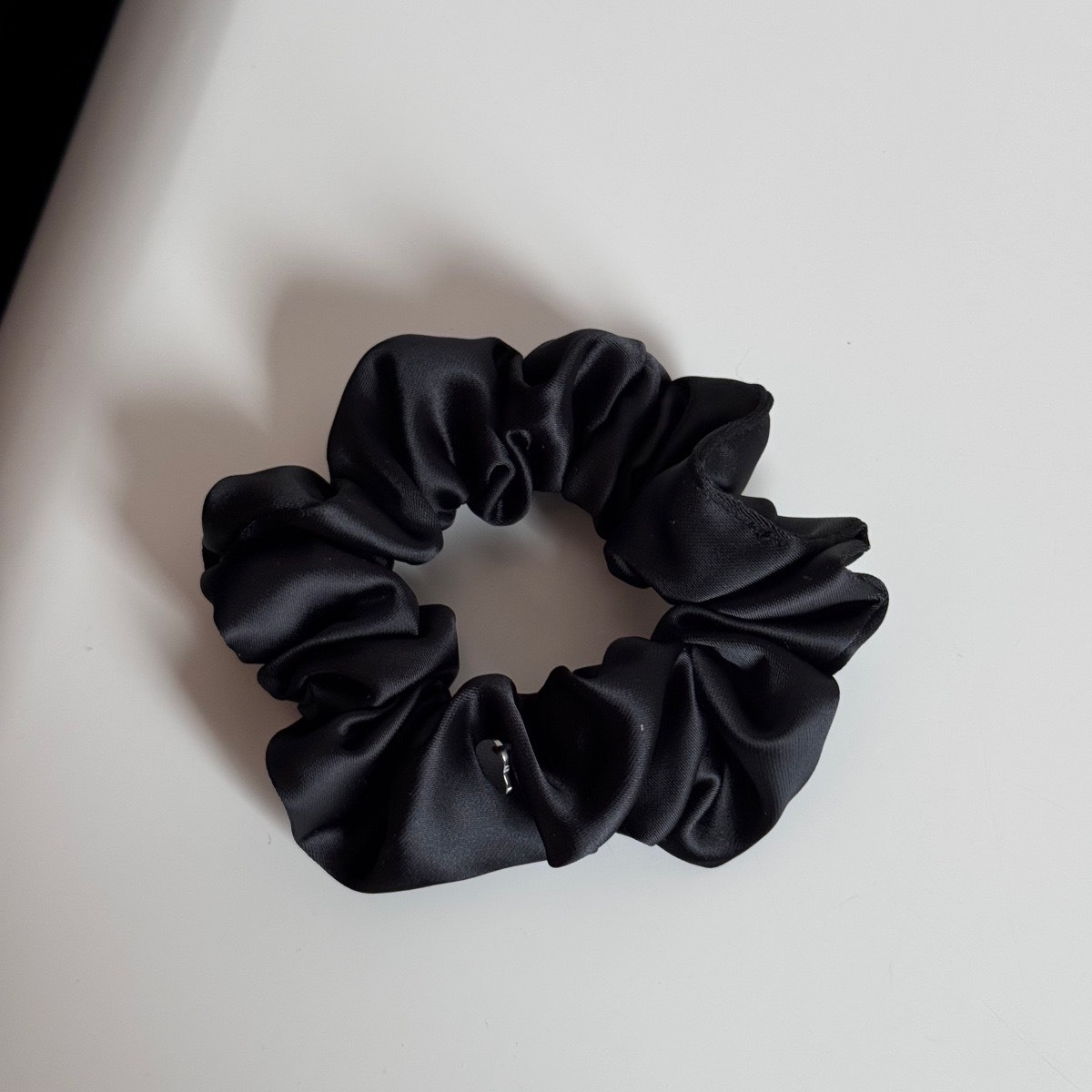 No.9260 小款銀色愛心緞面髮圈