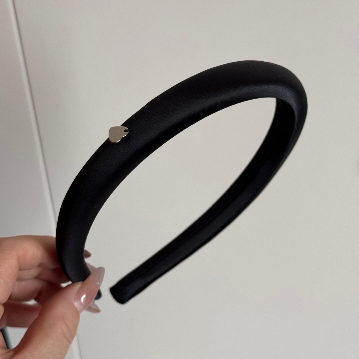 No.9262窄版黑色緞面愛心髮箍