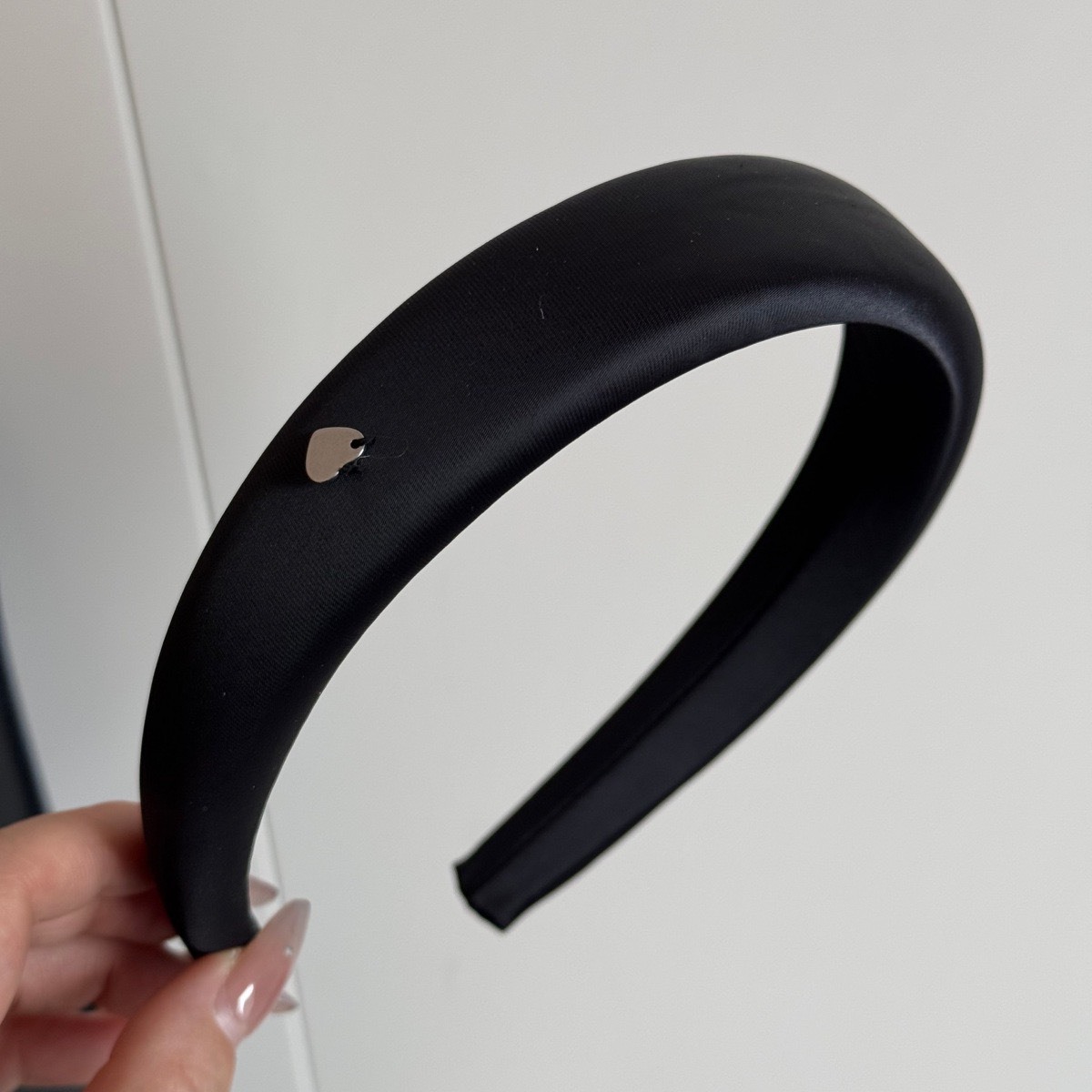 No.9261寬版黑色緞面愛心髮箍