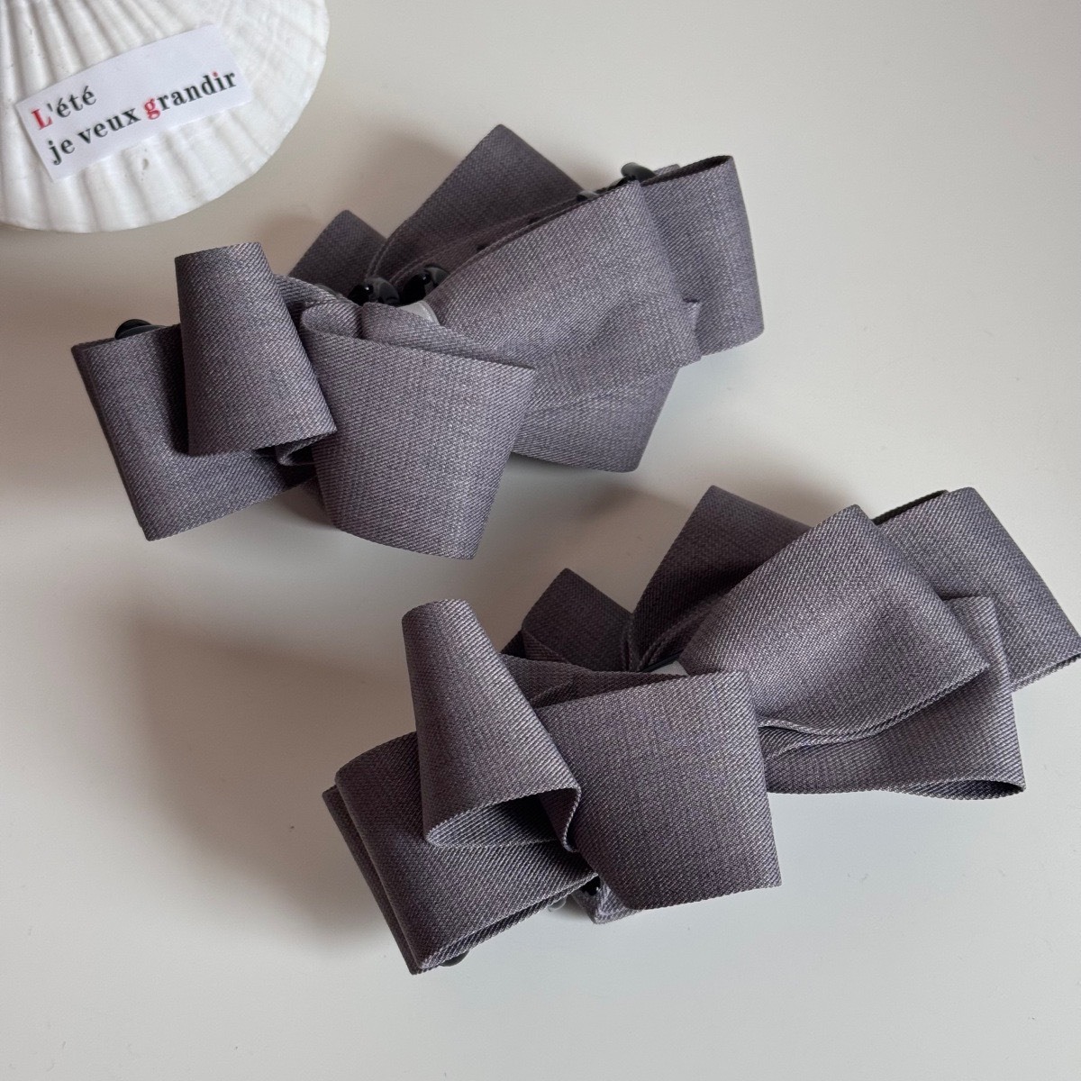 No.9250 灰色不對稱蝴蝶結香蕉夾