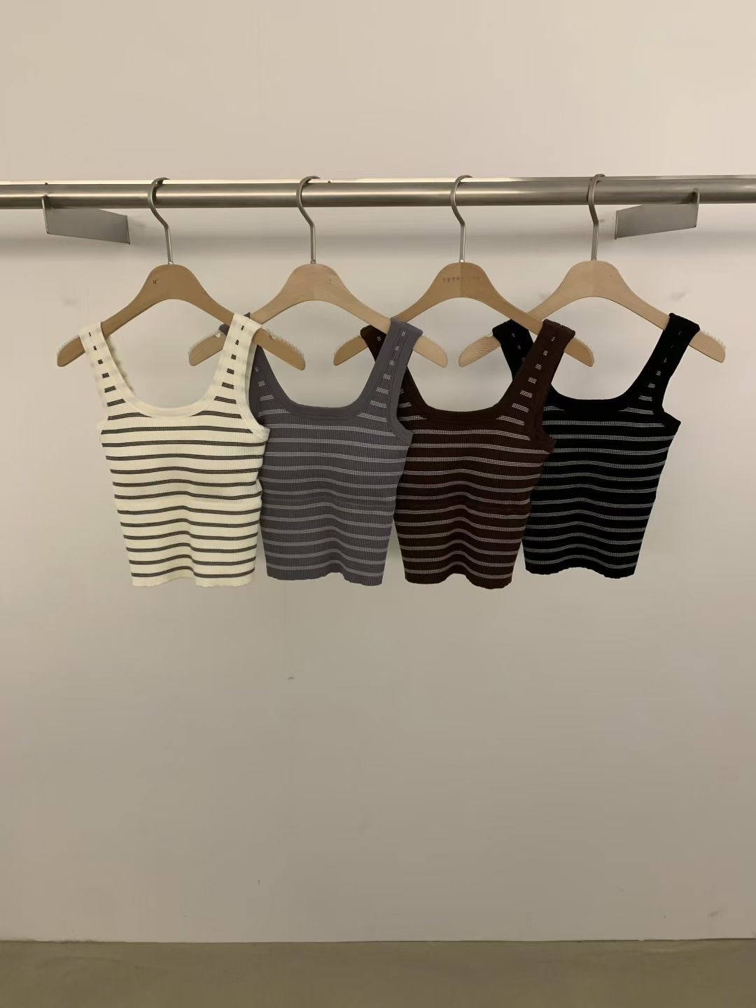 Ｕ領橫條紋Bratop背心