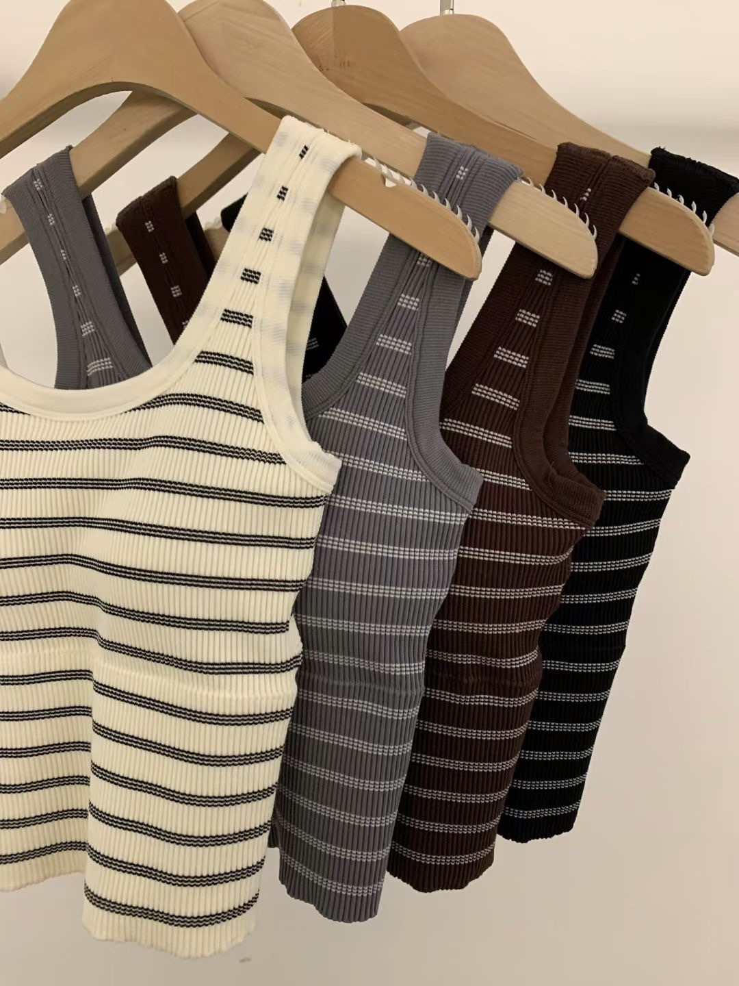 Ｕ領橫條紋Bratop背心