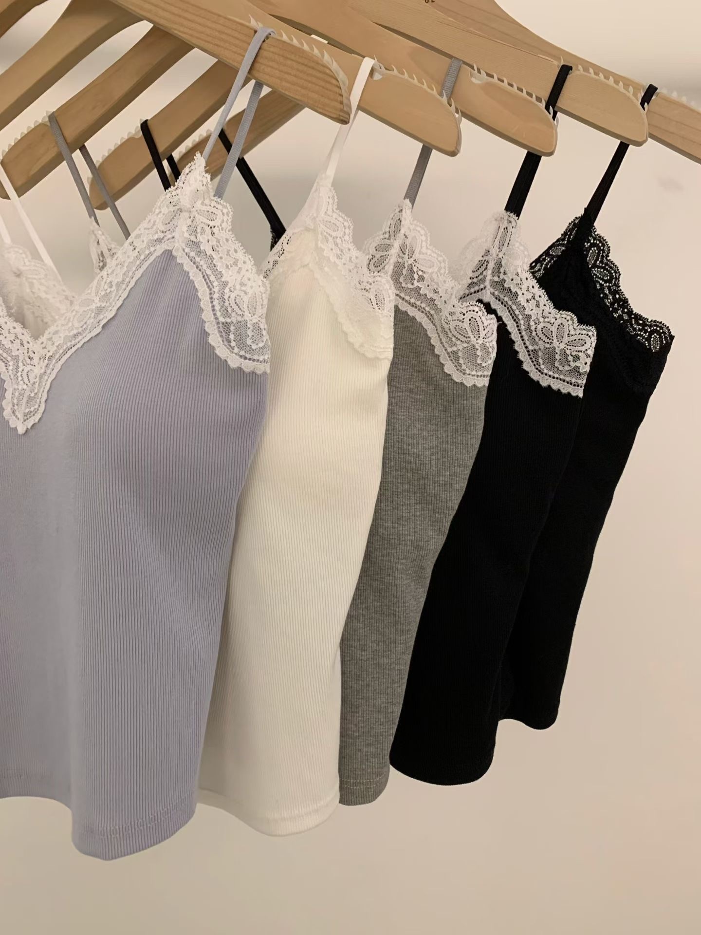 蕾絲V領細肩帶Bratop