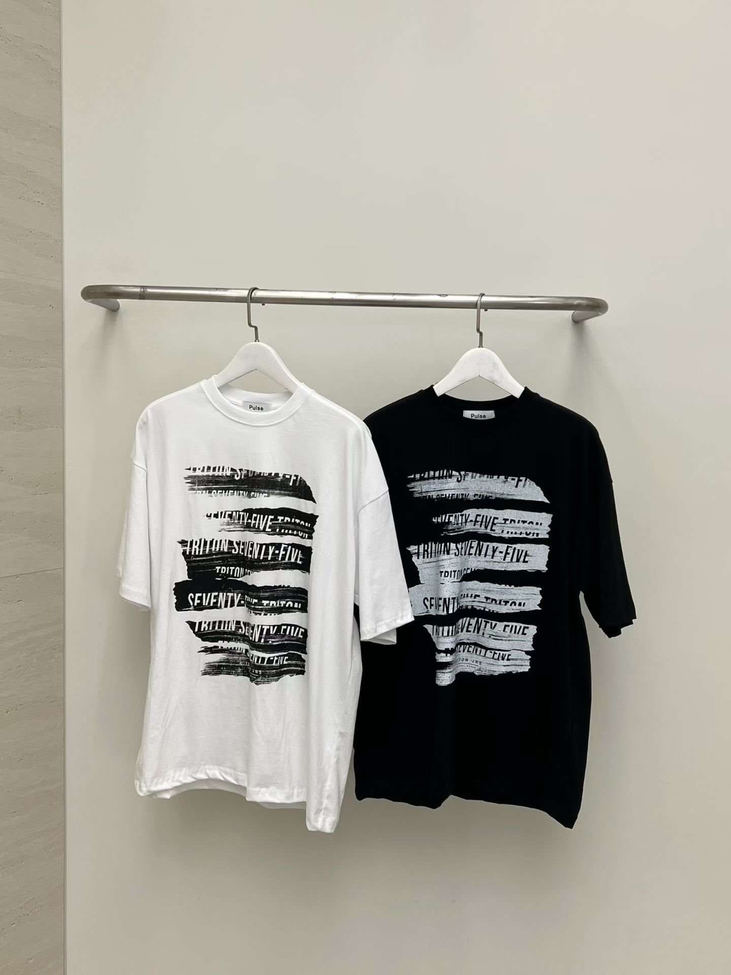 英文字短袖Tee PULSE-221T