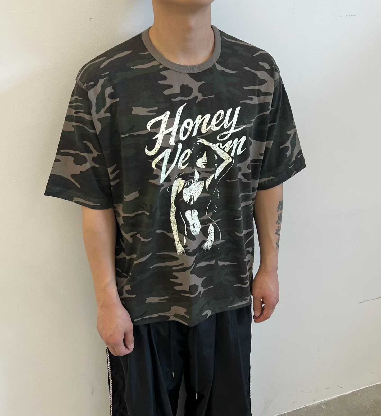 迷彩英文字圖案短袖Tee PULSE-222T