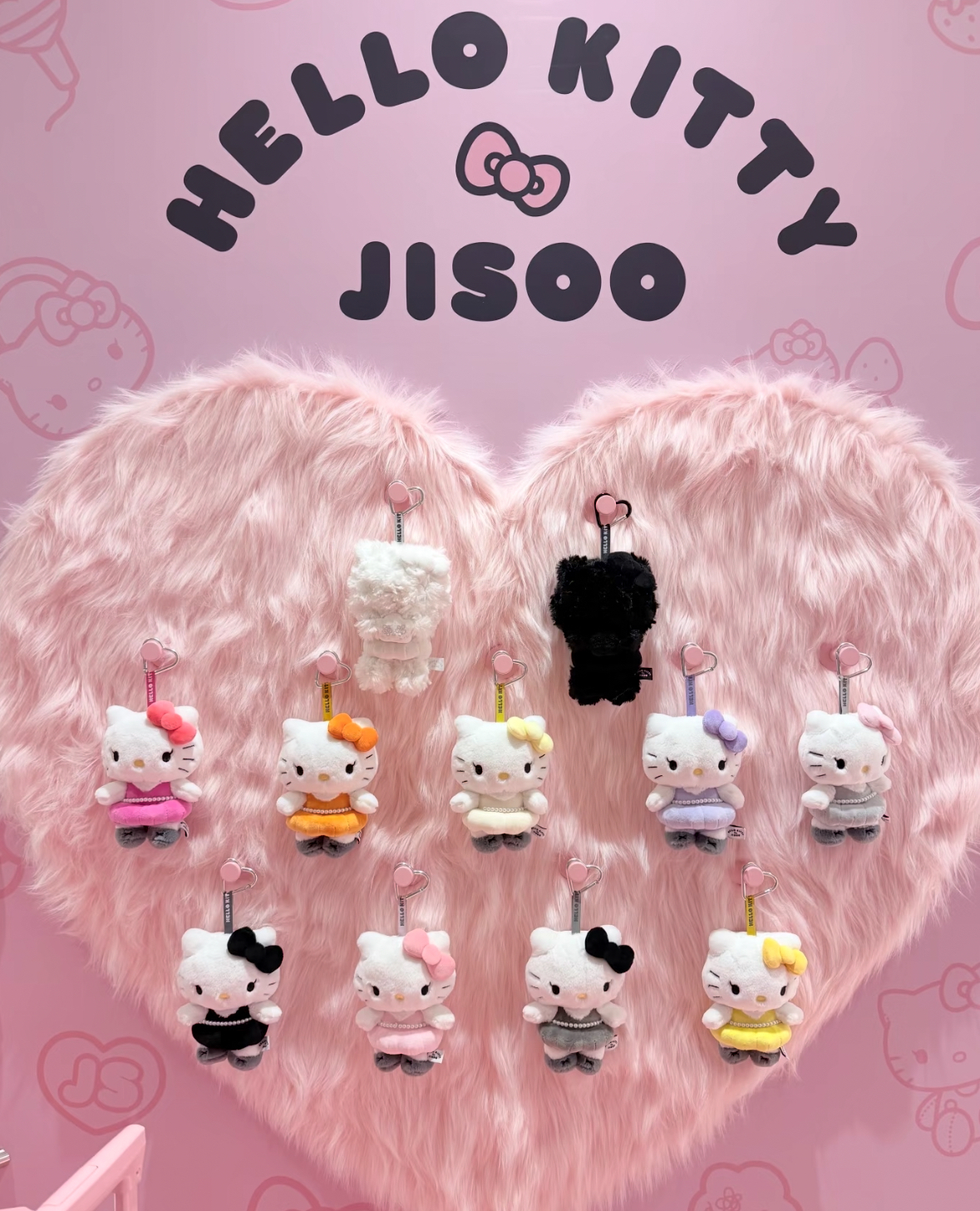<快速出貨> Jisoo x Hello Kitty 聯名🎀吊飾 盲盒