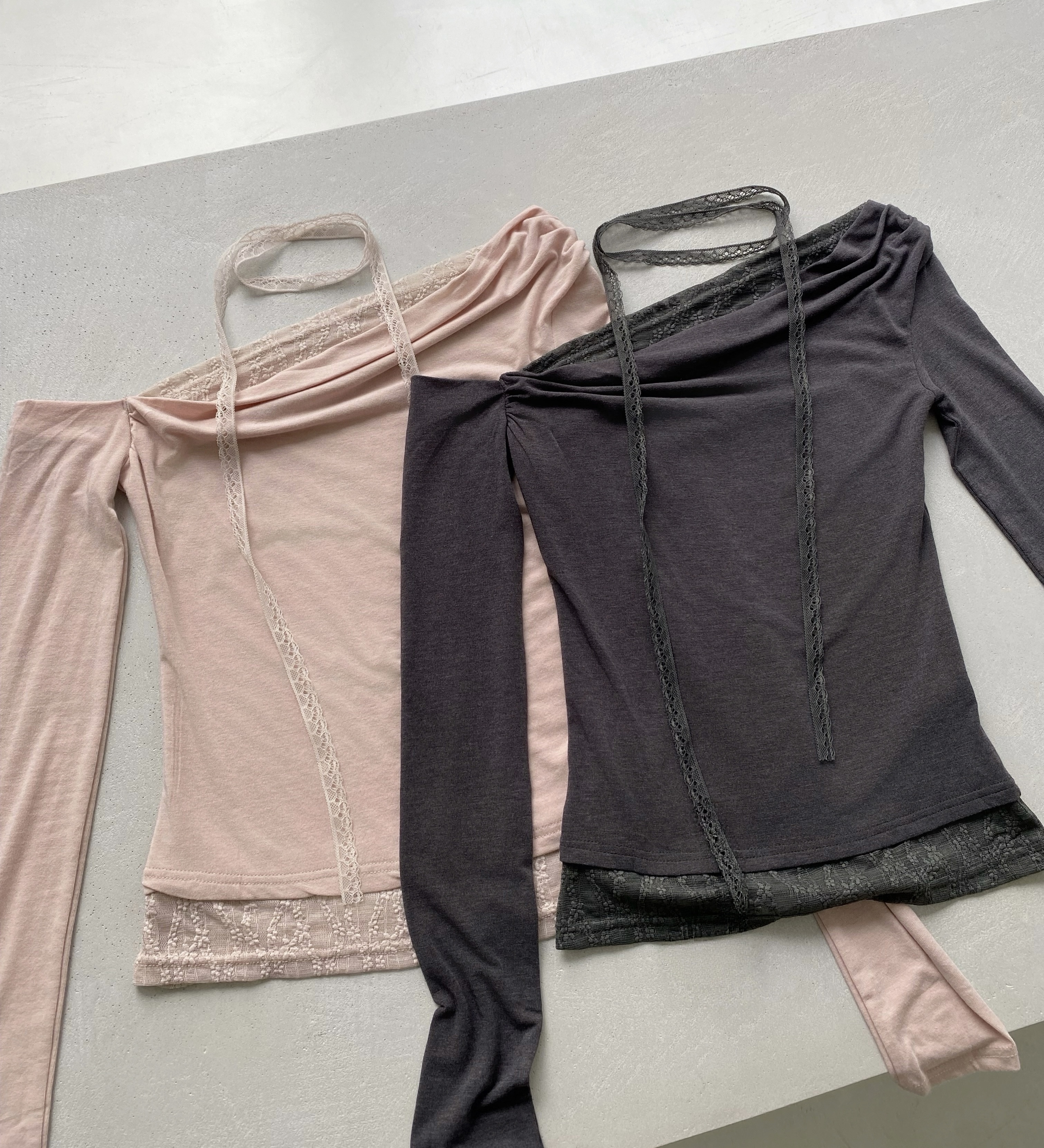 蕾絲斜肩繞脖薄長T