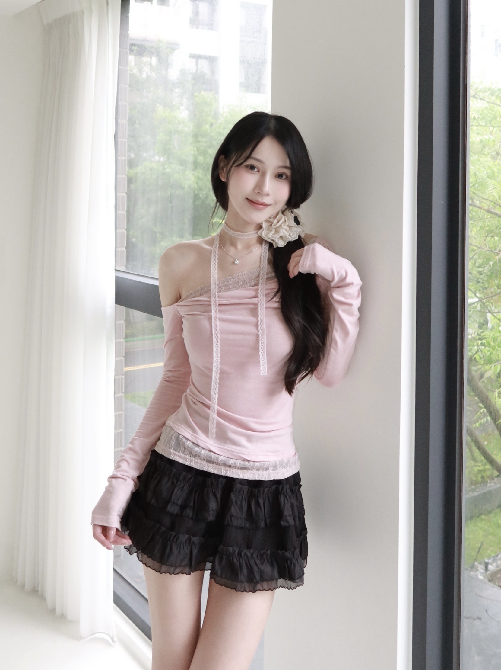 蕾絲斜肩繞脖薄長T