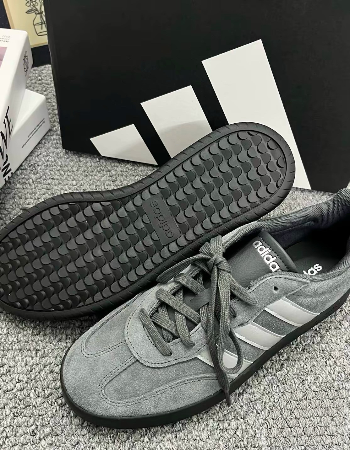 adidas BARREDA 訓德鞋  麂皮 男女同款 深灰色 KH6999