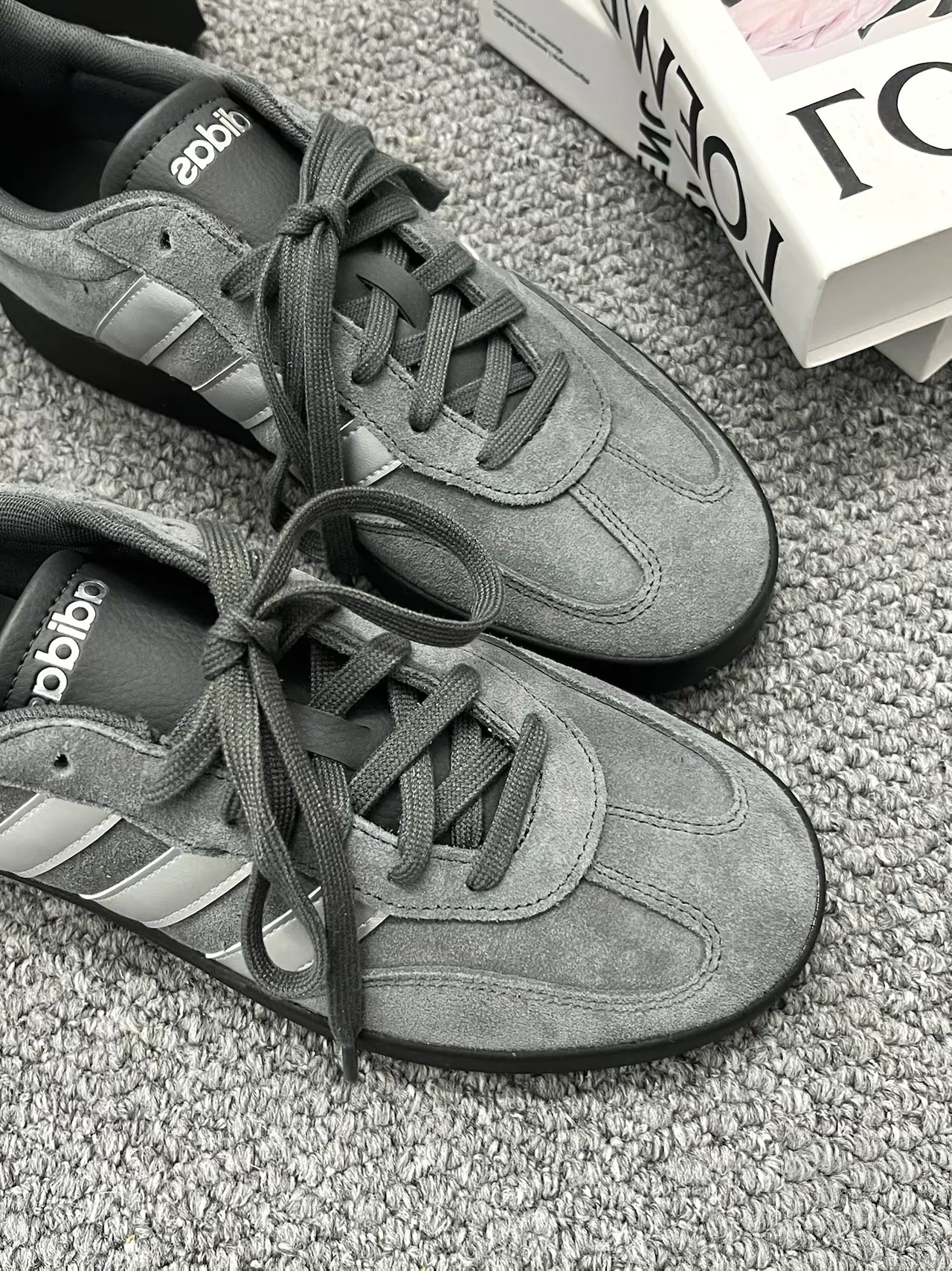 adidas BARREDA 訓德鞋  麂皮 男女同款 深灰色 KH6999