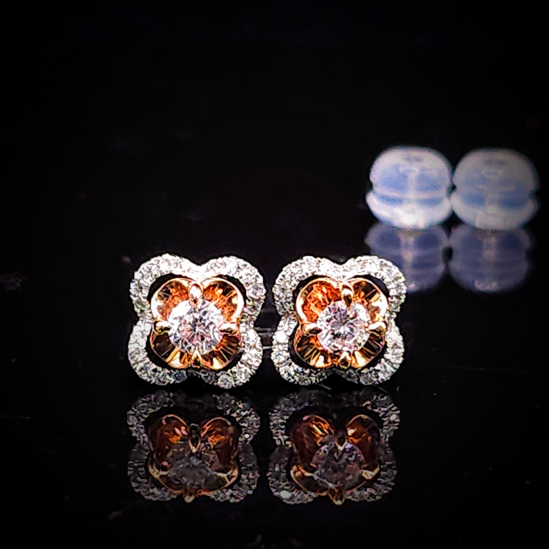 全新18K金【主石20份鑽石】配小鑽共28份鑽石耳環