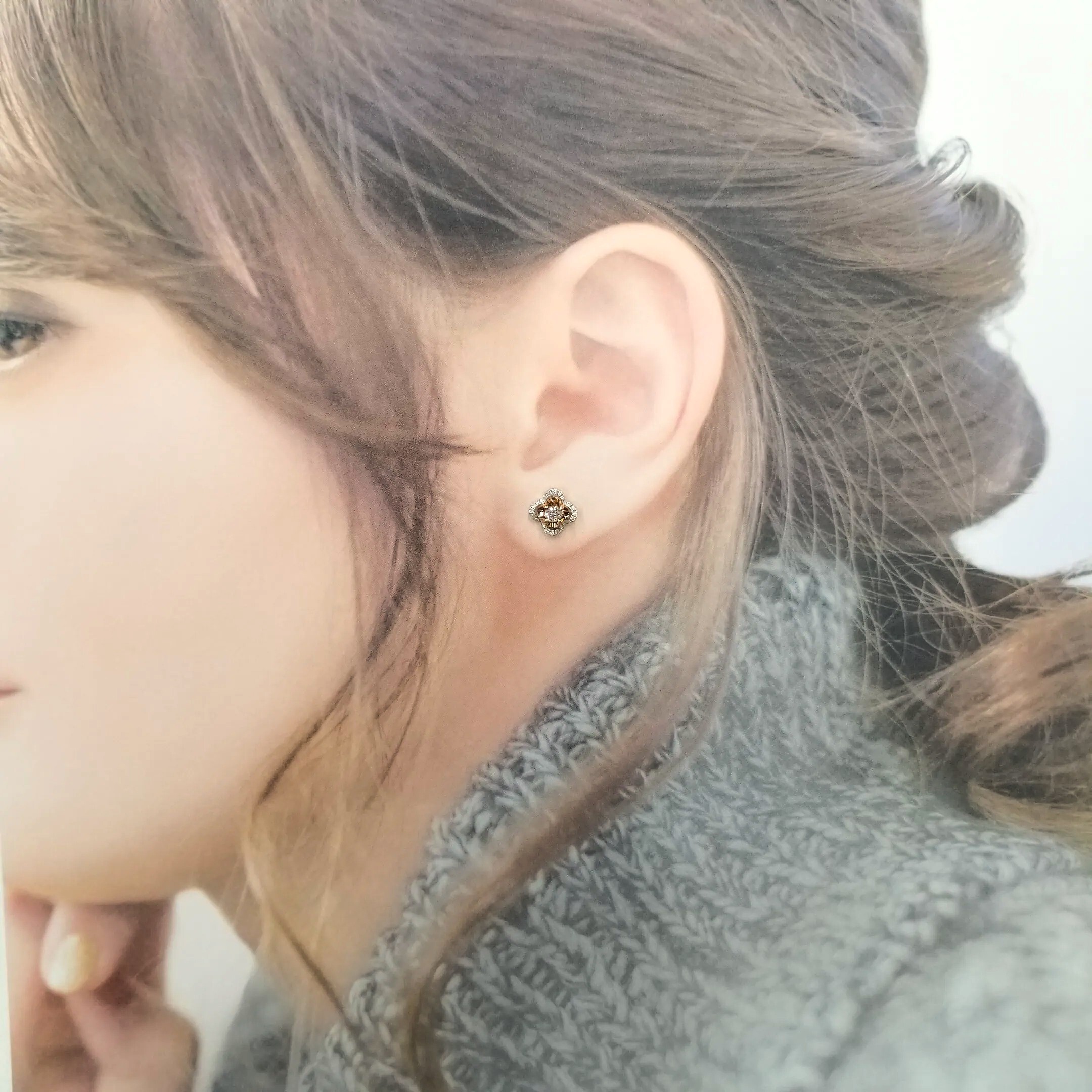 全新18K金【主石20份鑽石】配小鑽共28份鑽石耳環