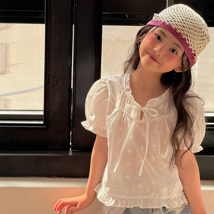 正韓夏NINIBELLO 兩色刺繡蝴蝶結甜美上衣