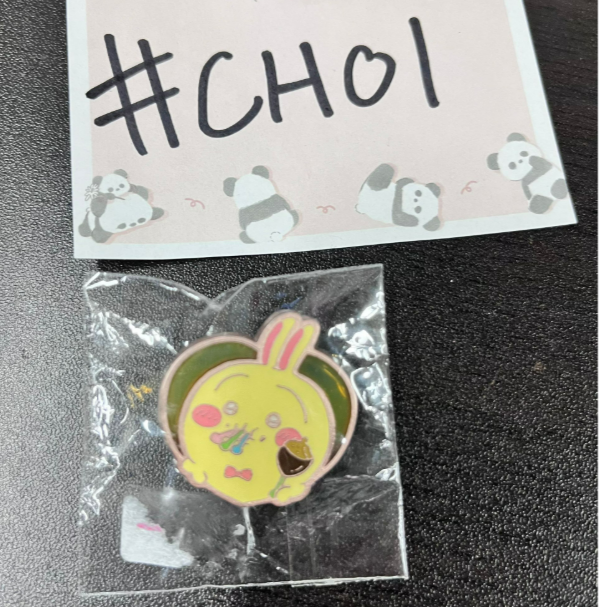 CHIIKAWA  兔兔 襟章 #CHOI