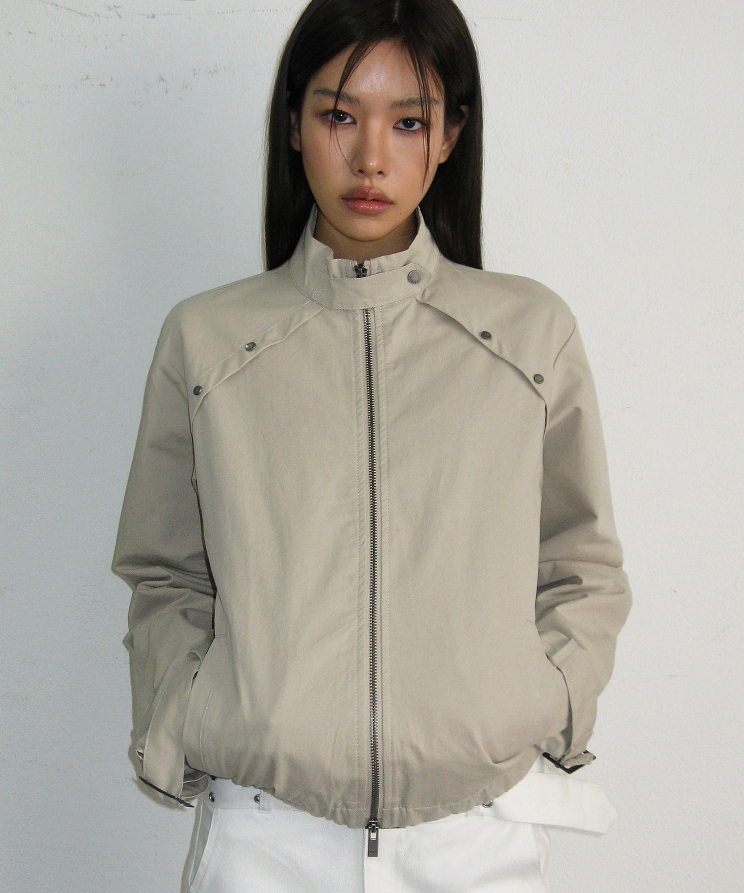 PLACE STUDIO 高領扣環細節布魯松拉鍊外套 米色 26S777964-1500