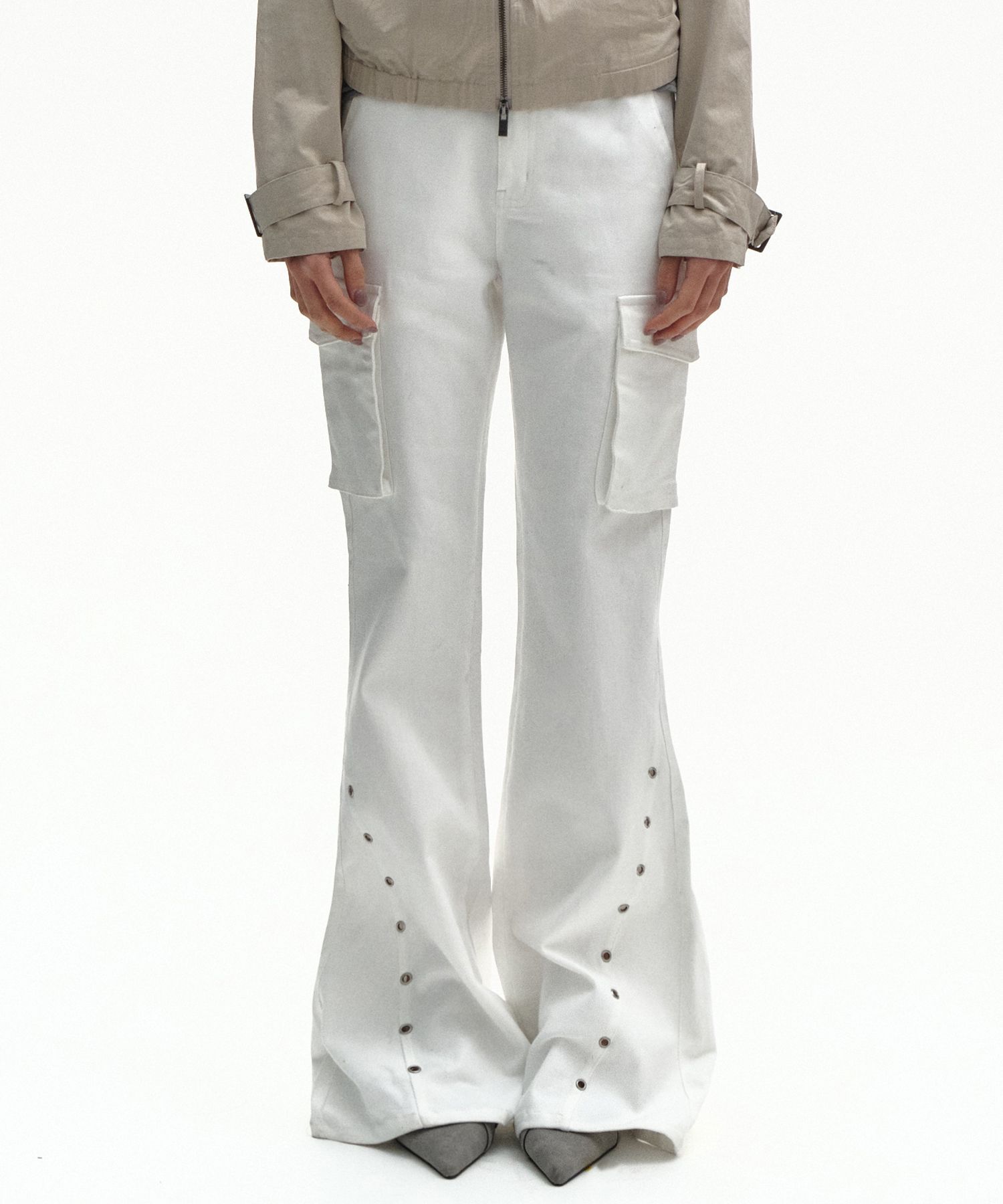 PLACE STUDIO 眼扣綁帶層次雙口袋低腰喇叭棉褲 26S7771321