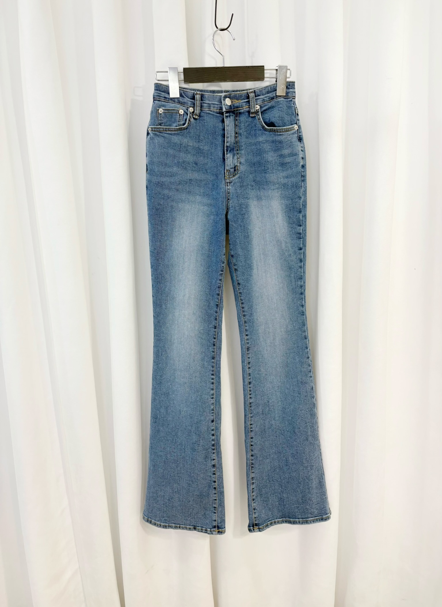 長腿姊姊!靴型牛仔褲