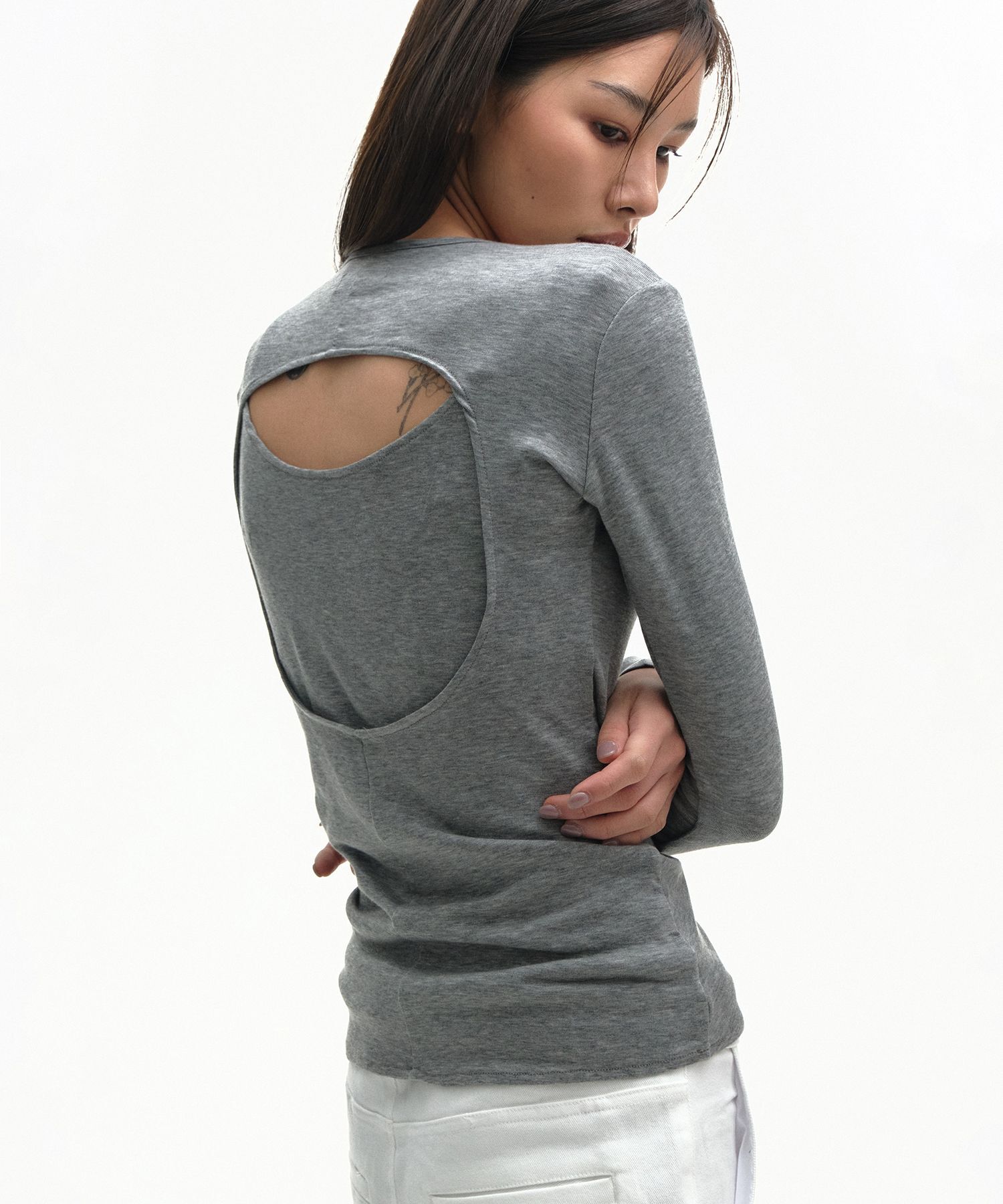 PLACE STUDIO 修身細褶後開衩圓領長袖上衣 26S7771309