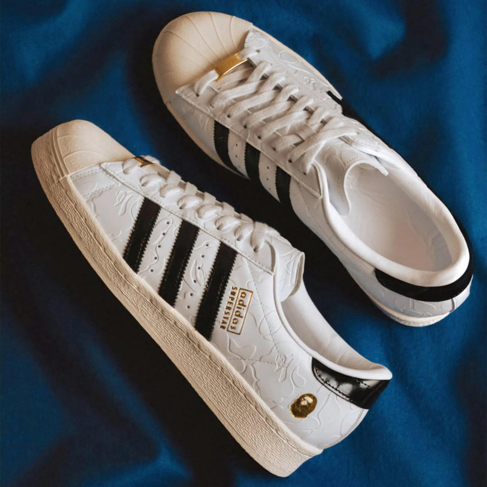 聯名款 A Bathing Ape x adidas Originals Superstar 黑白 藍白 金標 漆皮 猿人頭 Bape 百搭 板鞋 復古休閒鞋 JR2701 JR2702