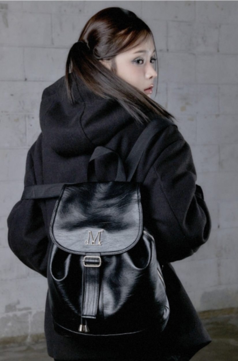 【 4/19收單 】MUCENT MUTE 金屬標誌皮革迷你後背包 韓國