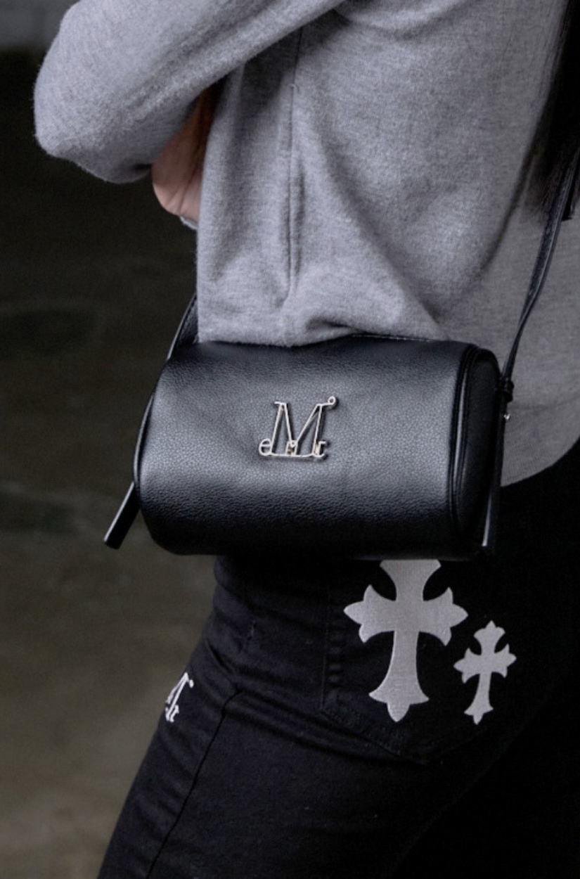 【 4/19收單 】MUCENT ARA 金屬 LOGO 迷你圓筒單肩包 韓國