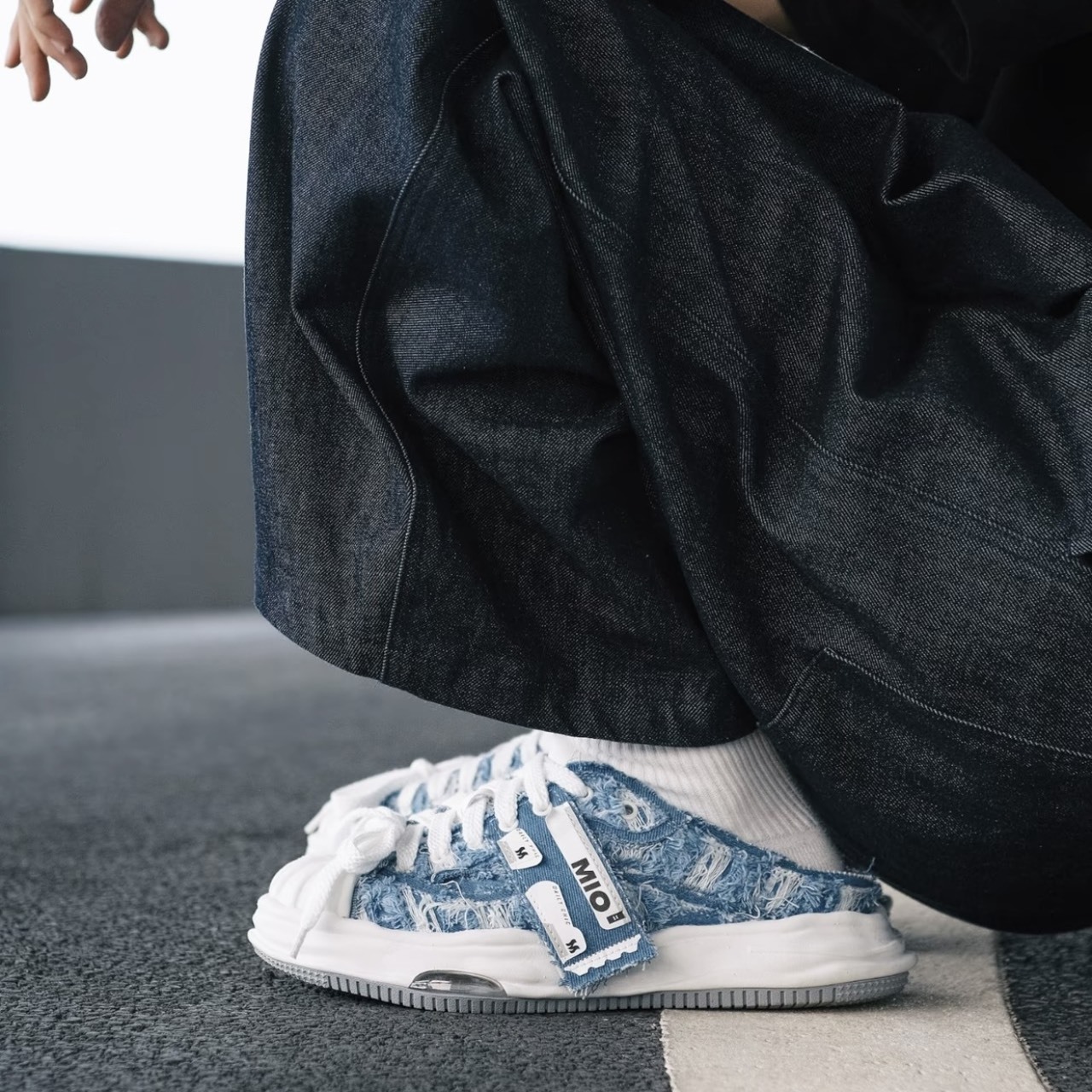 『代購商品』MIO 貝殼頭 解構 溶解 包頭拖鞋 M242229331