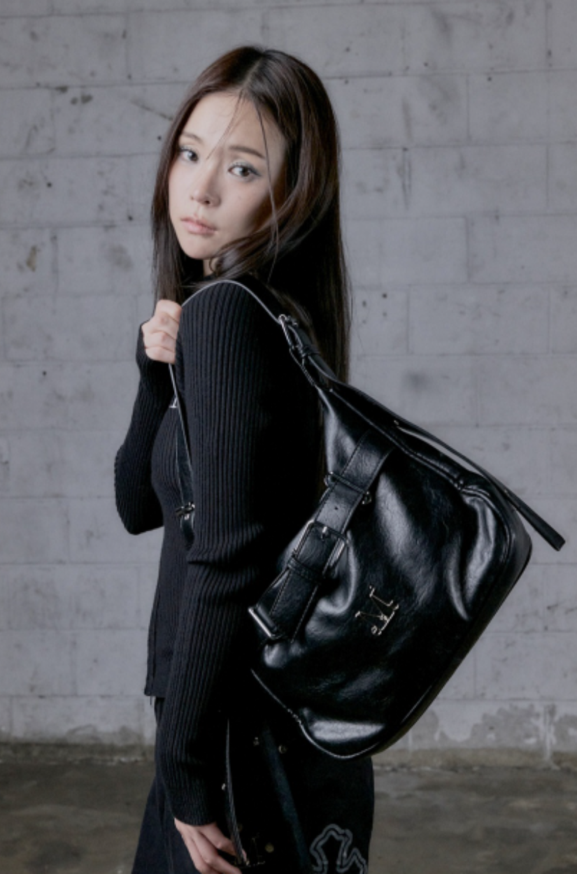 【 4/19收單 】MUCENT MONIC 金屬Logo皮帶扣飾皮革肩背包 韓國