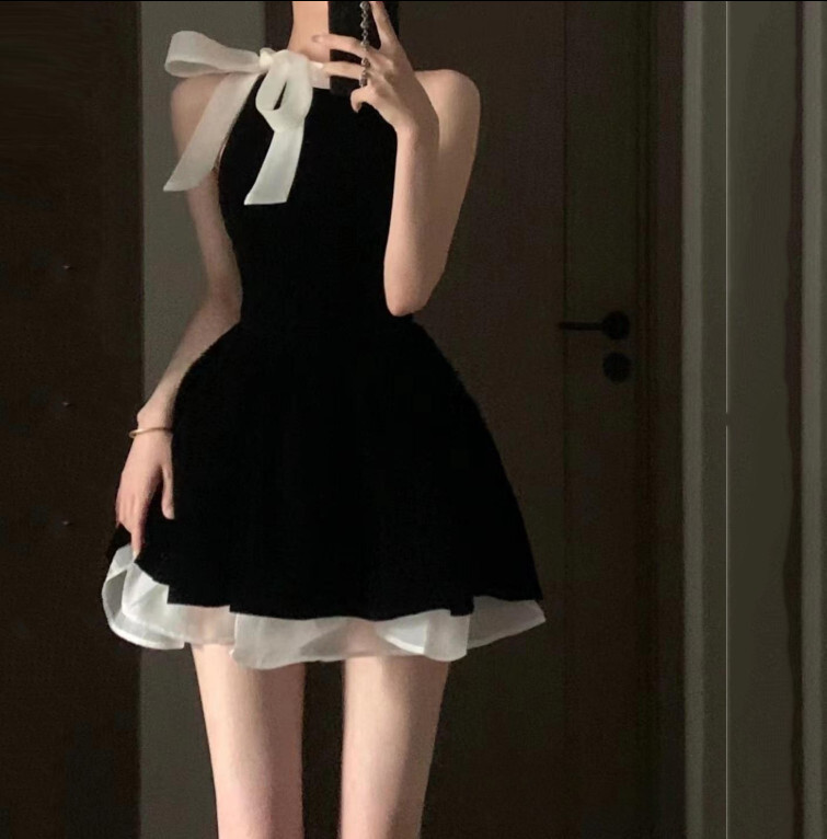 掛脖連衣裙女夏季穿搭小個子蝴蝶結黑色無袖短裙子