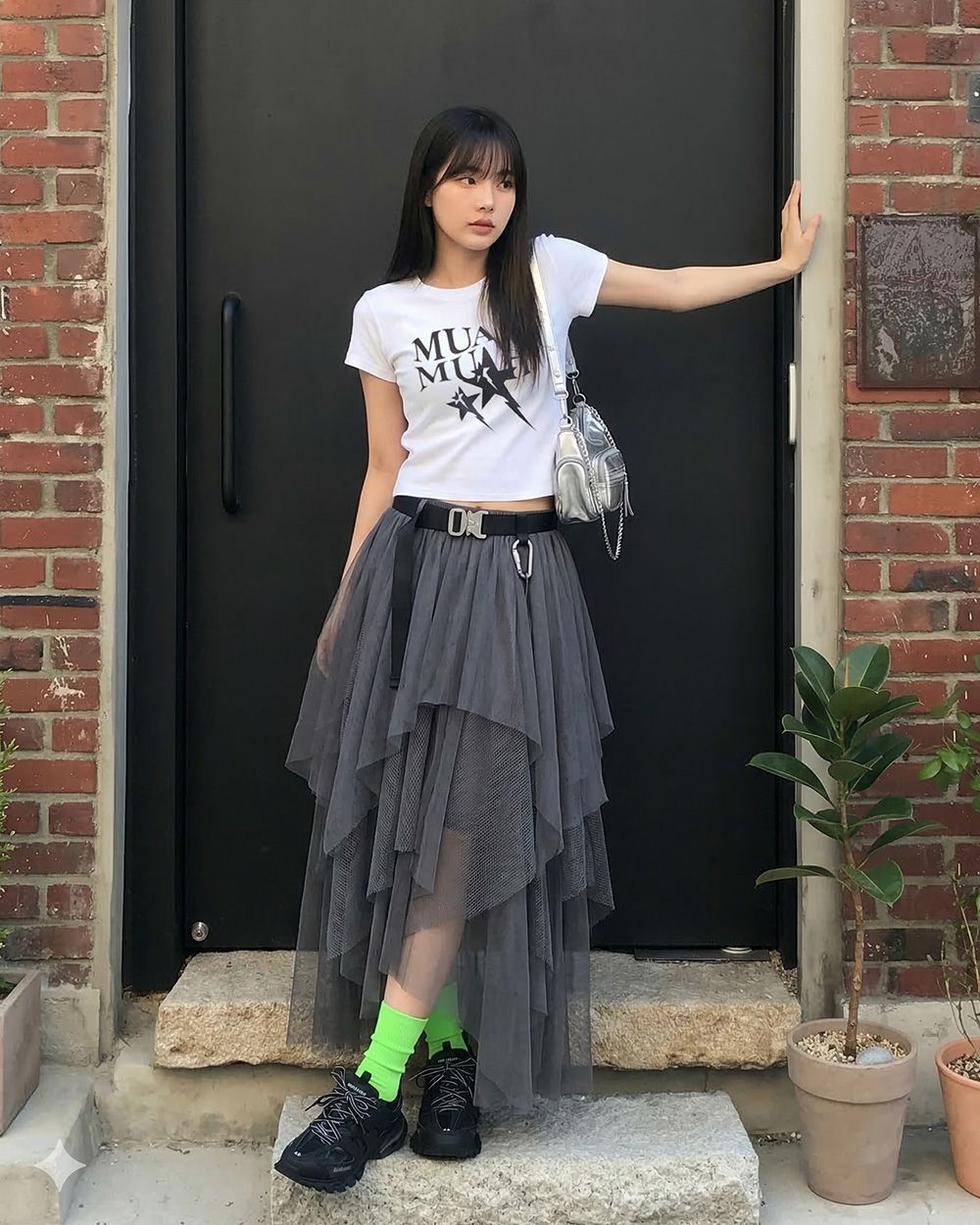 MUAHMUAH 閃電刺繡短版短袖T恤 MUT26037