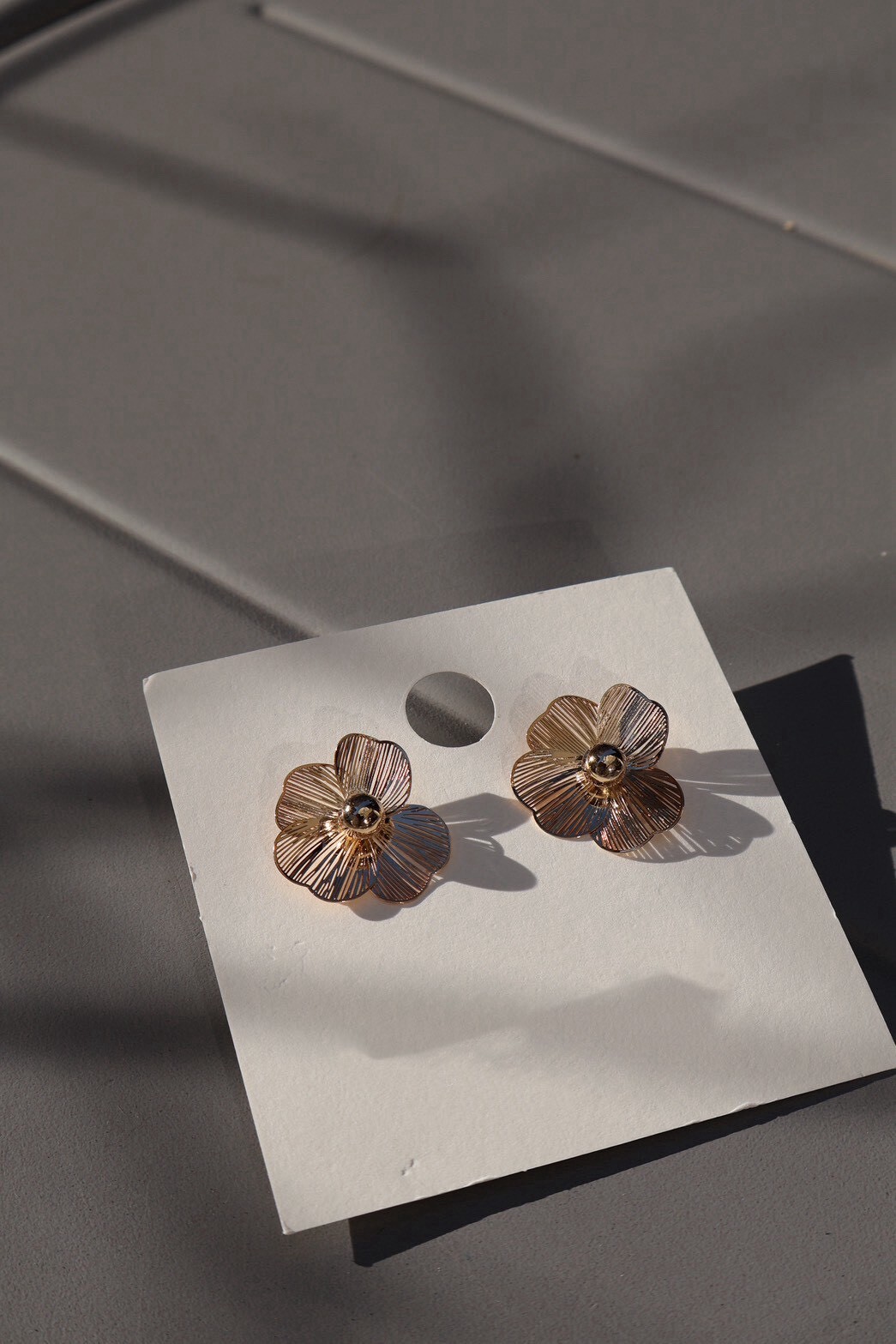 H390 光影花朵金屬耳環