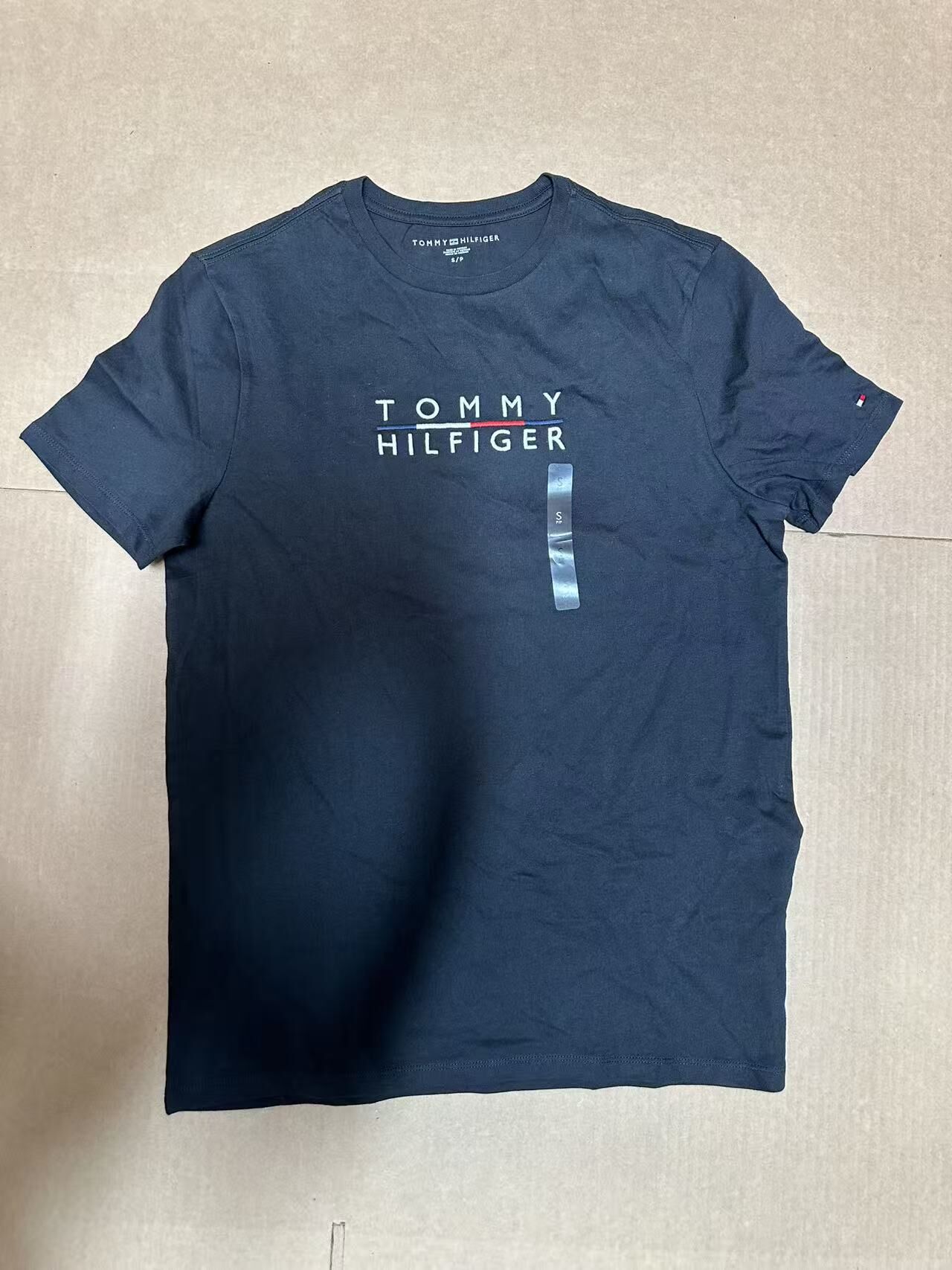 【預購】H040888 Tommy Hilfiger 男裝經典橫條標誌短袖 T-shirt