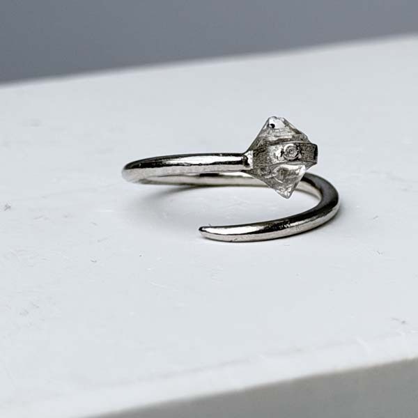 紐約赫基蒙閃靈鑽戒指