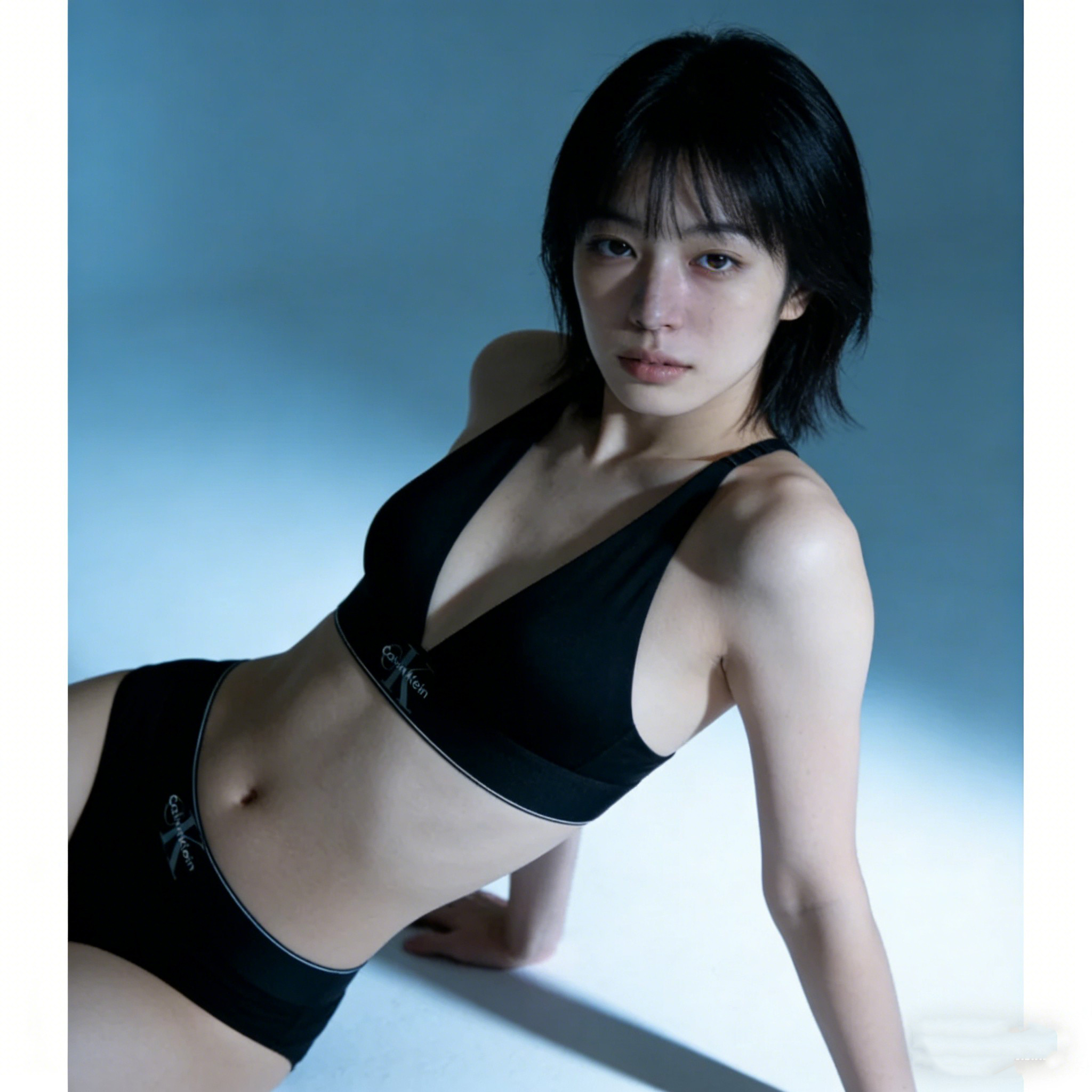 Calvin Klein Graphic Monogram  三角罩杯黑色無鋼圈內衣  (QF8703)