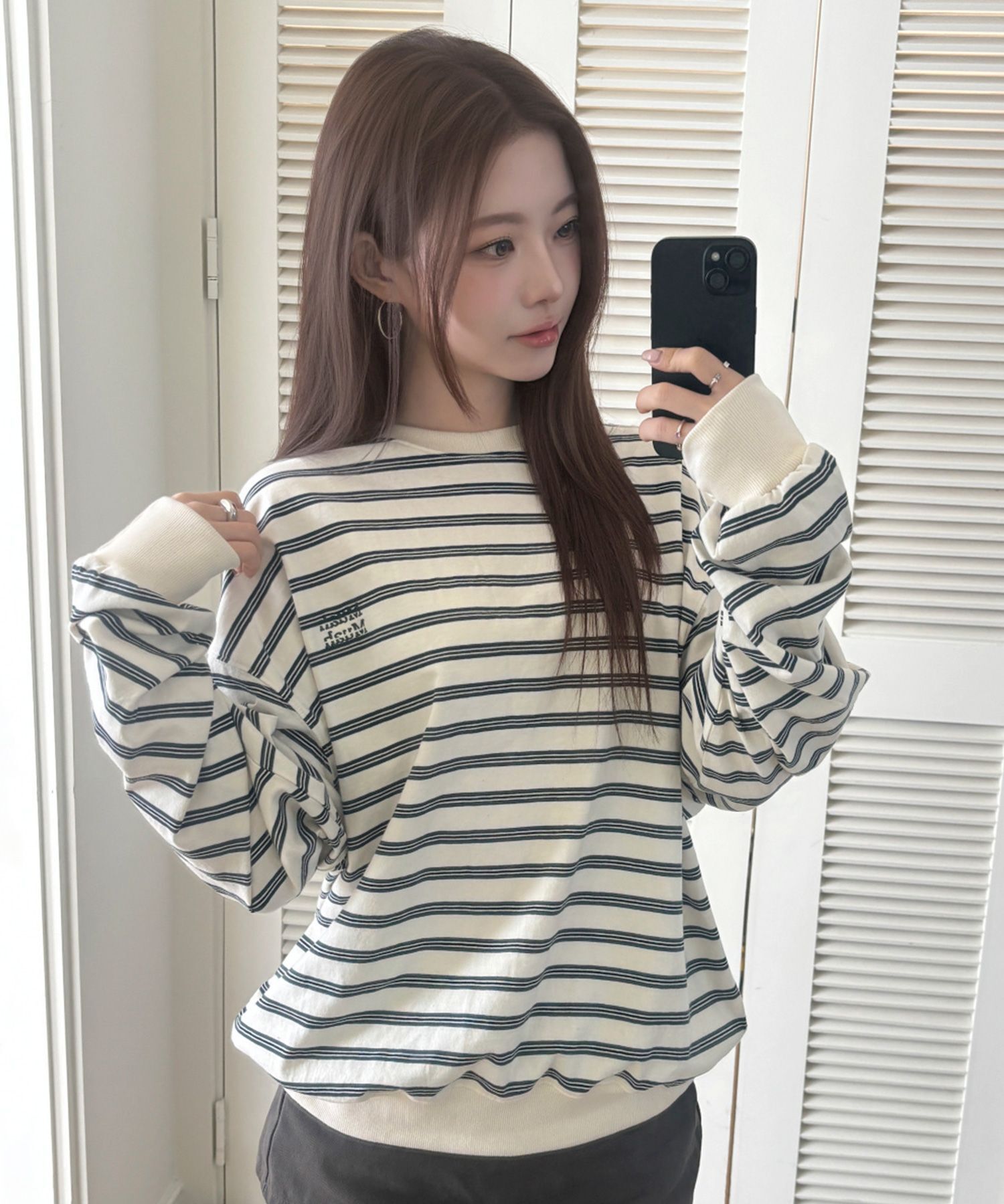 MUAHMUAH 條紋刺繡大學T MUT26018