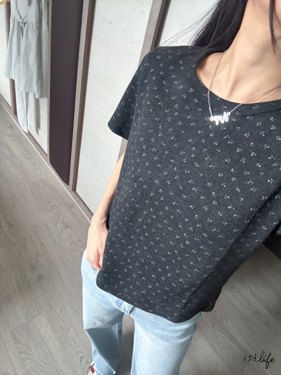 A18春日小花磨毛短袖T恤(黑)