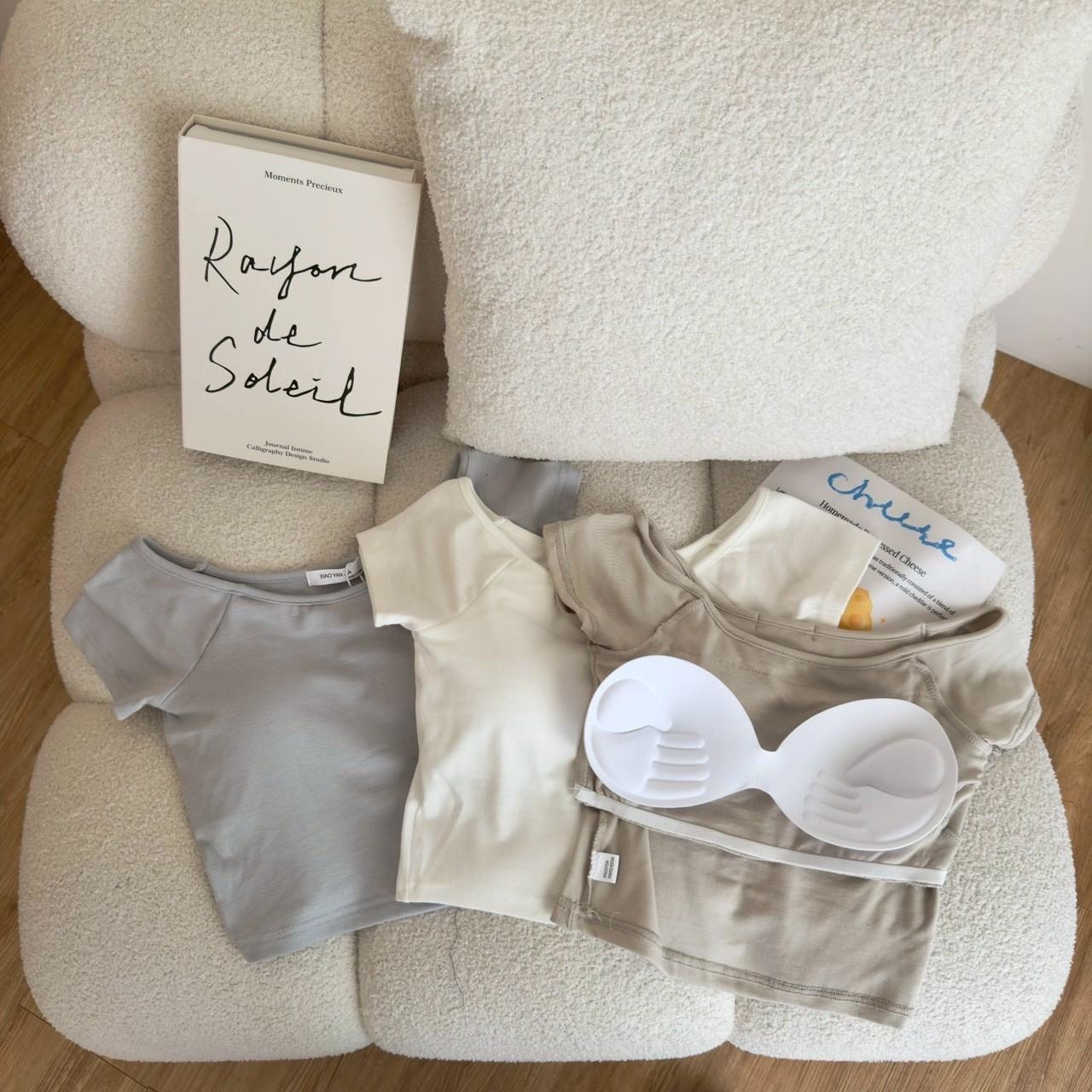 斜肩胸墊棉質上衣 RAN576